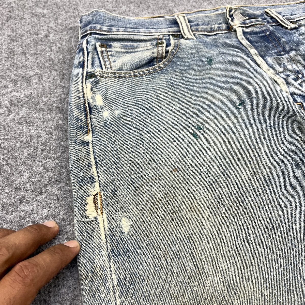 Levi's × Vintage Distressed Vintage Levi's 501 Faded Jeans -wc173 Size US 31 - 8 Thumbnail