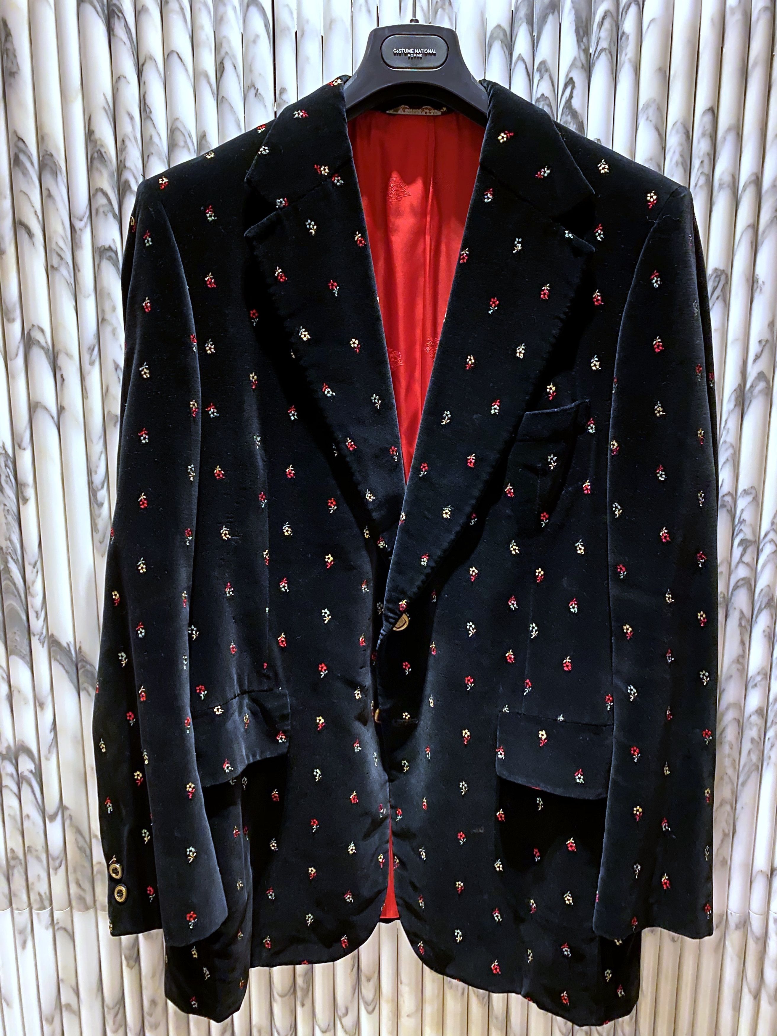 Vintage FLORAL EMBROIDERED BLACK VELVET TUXEDO JACKET Size 50R - 1 Thumbnail
