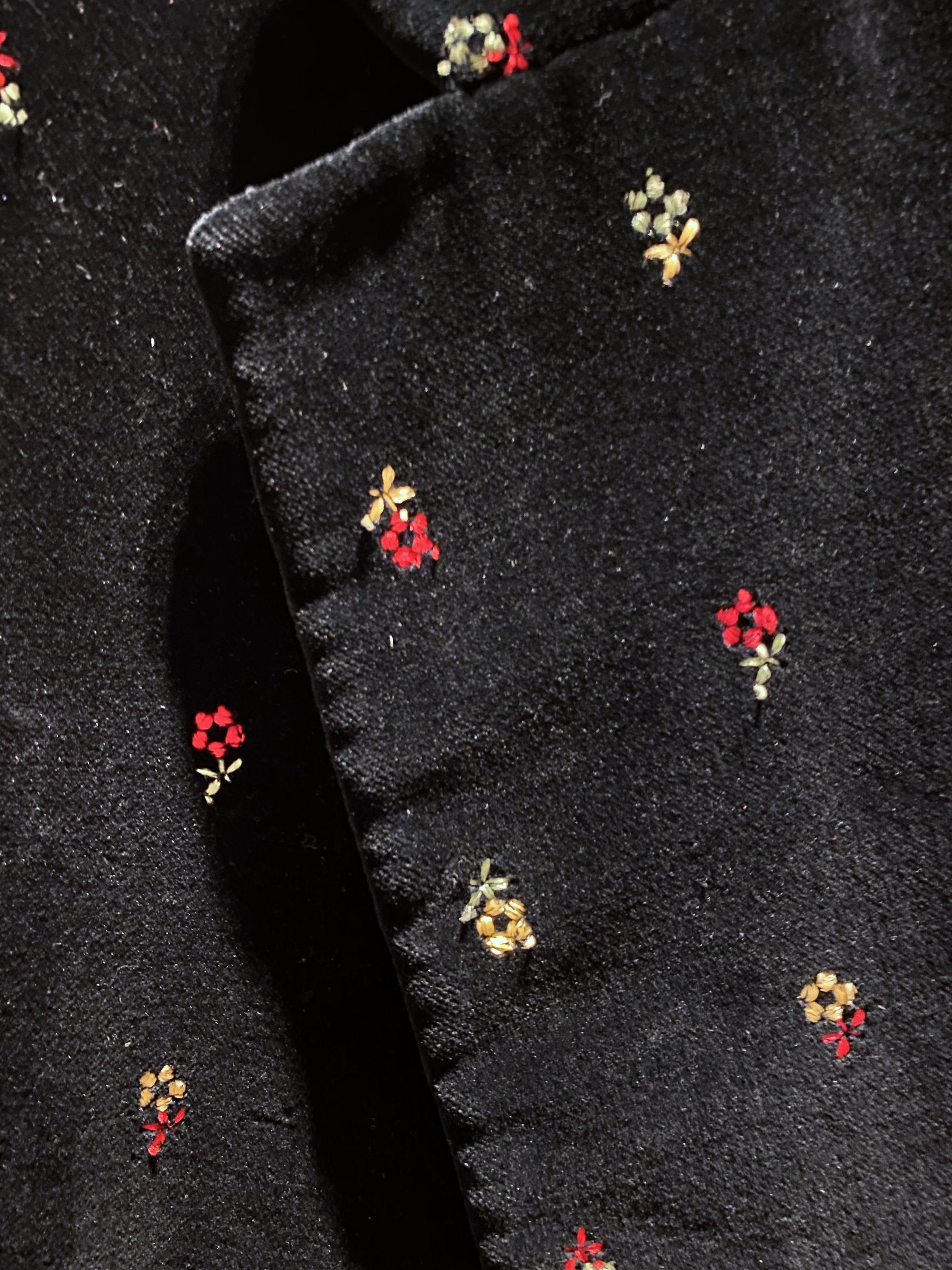 Vintage FLORAL EMBROIDERED BLACK VELVET TUXEDO JACKET Size 50R - 5 Thumbnail