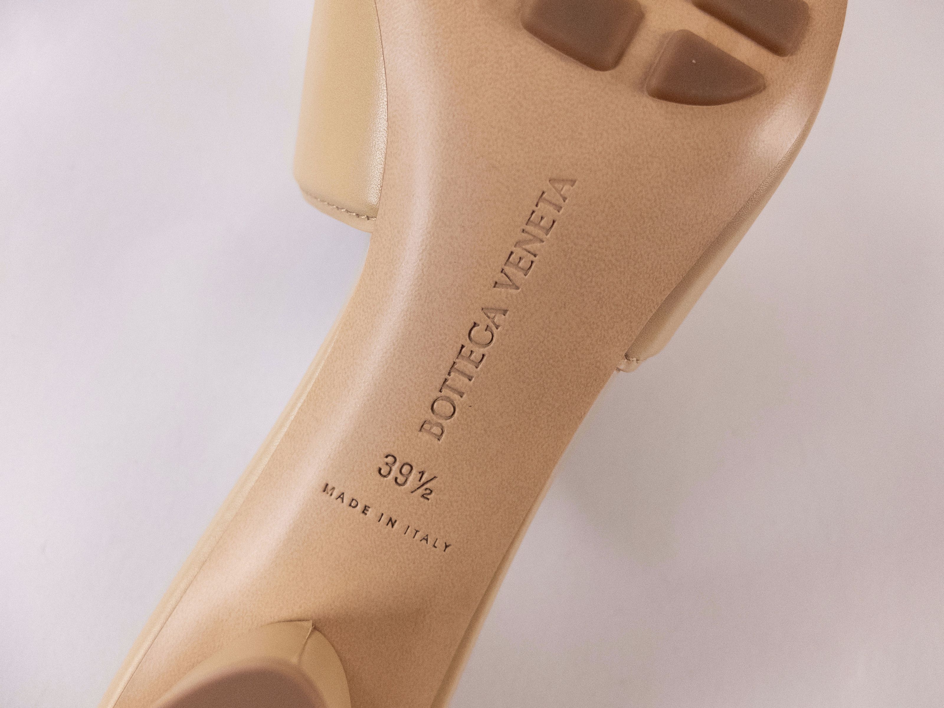 Bottega Veneta BOTTEGA VENETA Band beige leather mules sandals 9.5 39.5 q Size US 9.5 / IT 39.5 - 6 Thumbnail