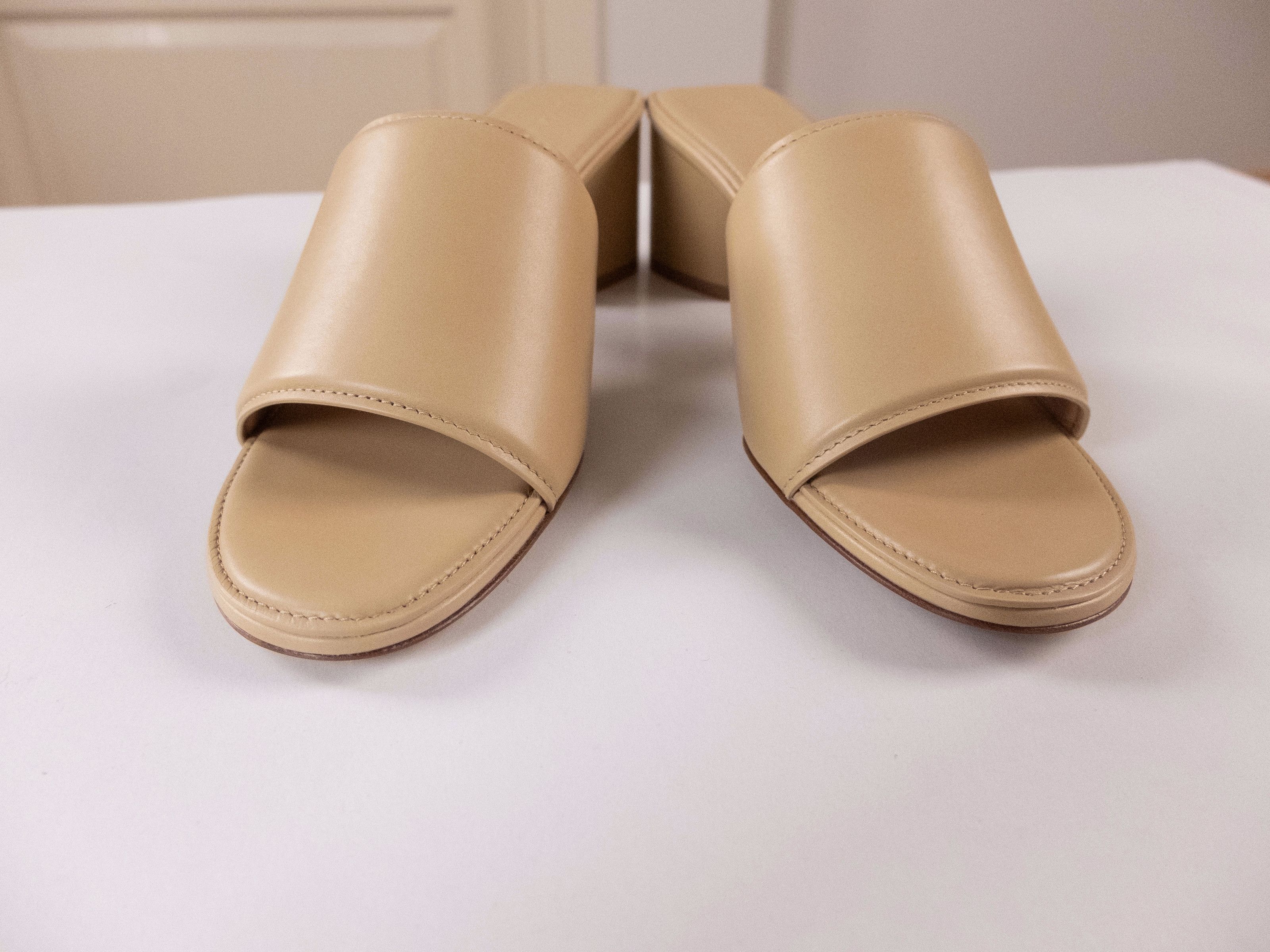 Bottega Veneta BOTTEGA VENETA Band beige leather mules sandals 9.5 39.5 q Size US 9.5 / IT 39.5 - 3 Thumbnail