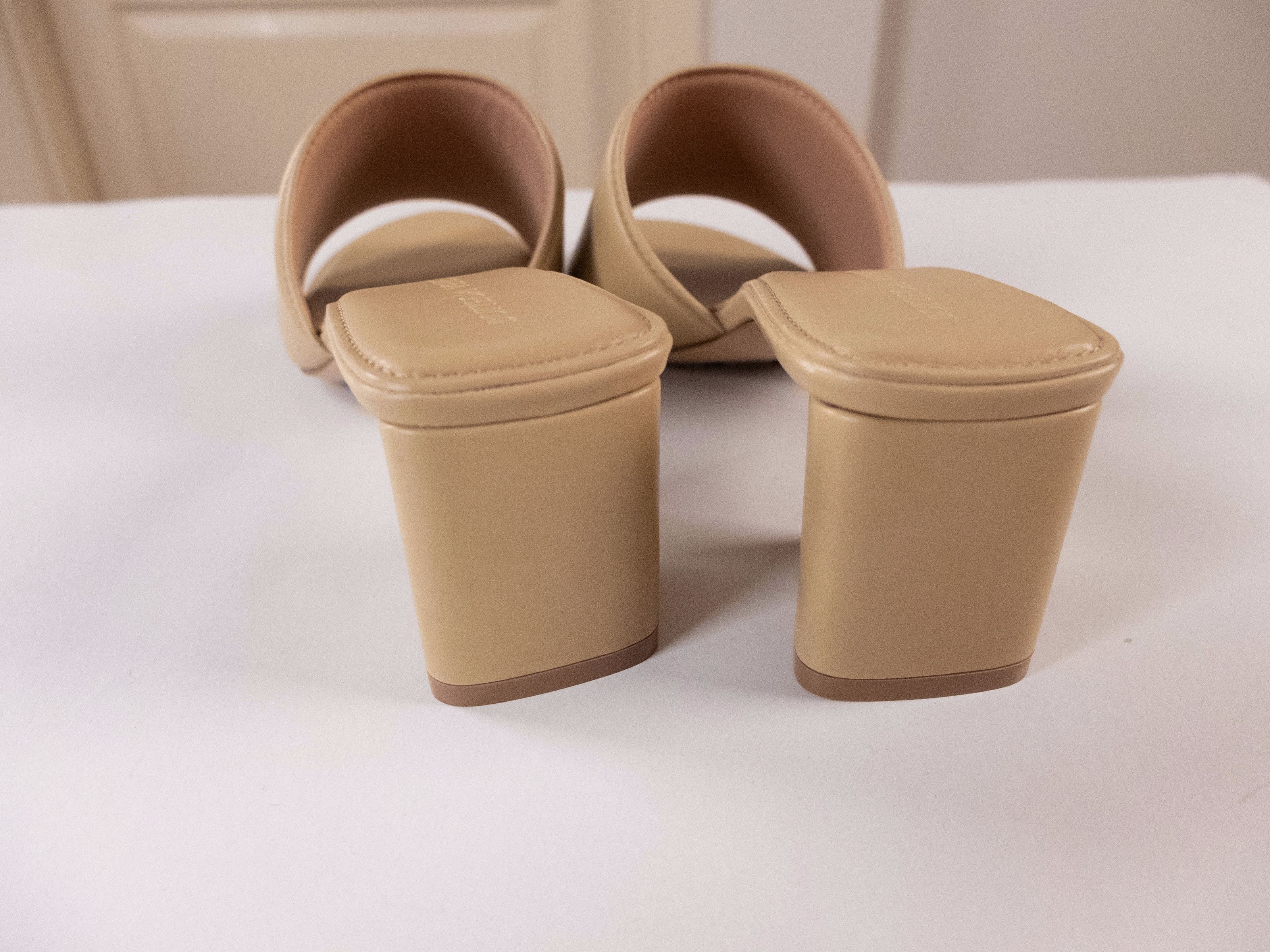 Bottega Veneta BOTTEGA VENETA Band beige leather mules sandals 9.5 39.5 q Size US 9.5 / IT 39.5 - 4 Thumbnail