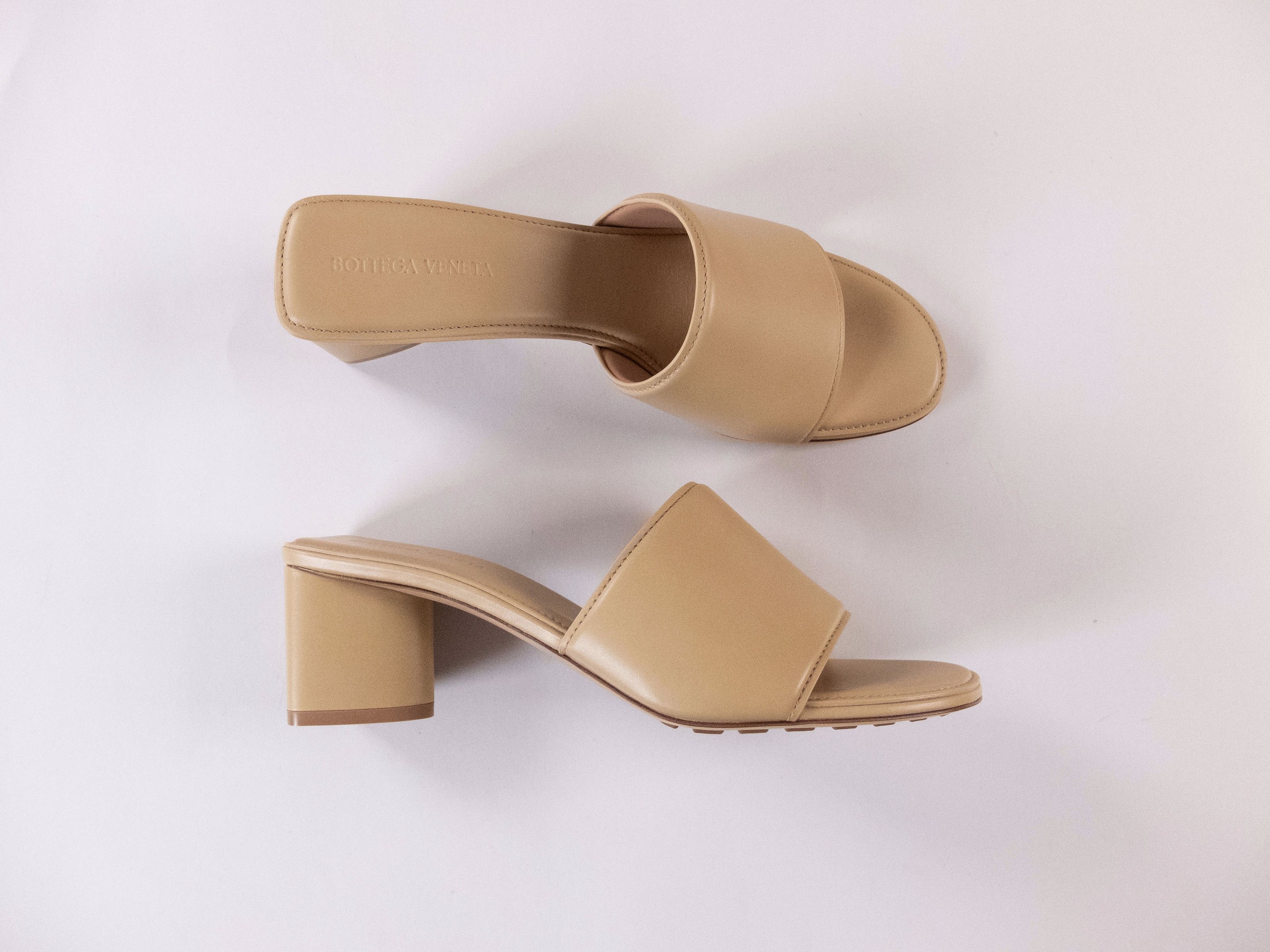 Bottega Veneta BOTTEGA VENETA Band beige leather mules sandals 9.5 39.5 q Size US 9.5 / IT 39.5 - 1 Thumbnail