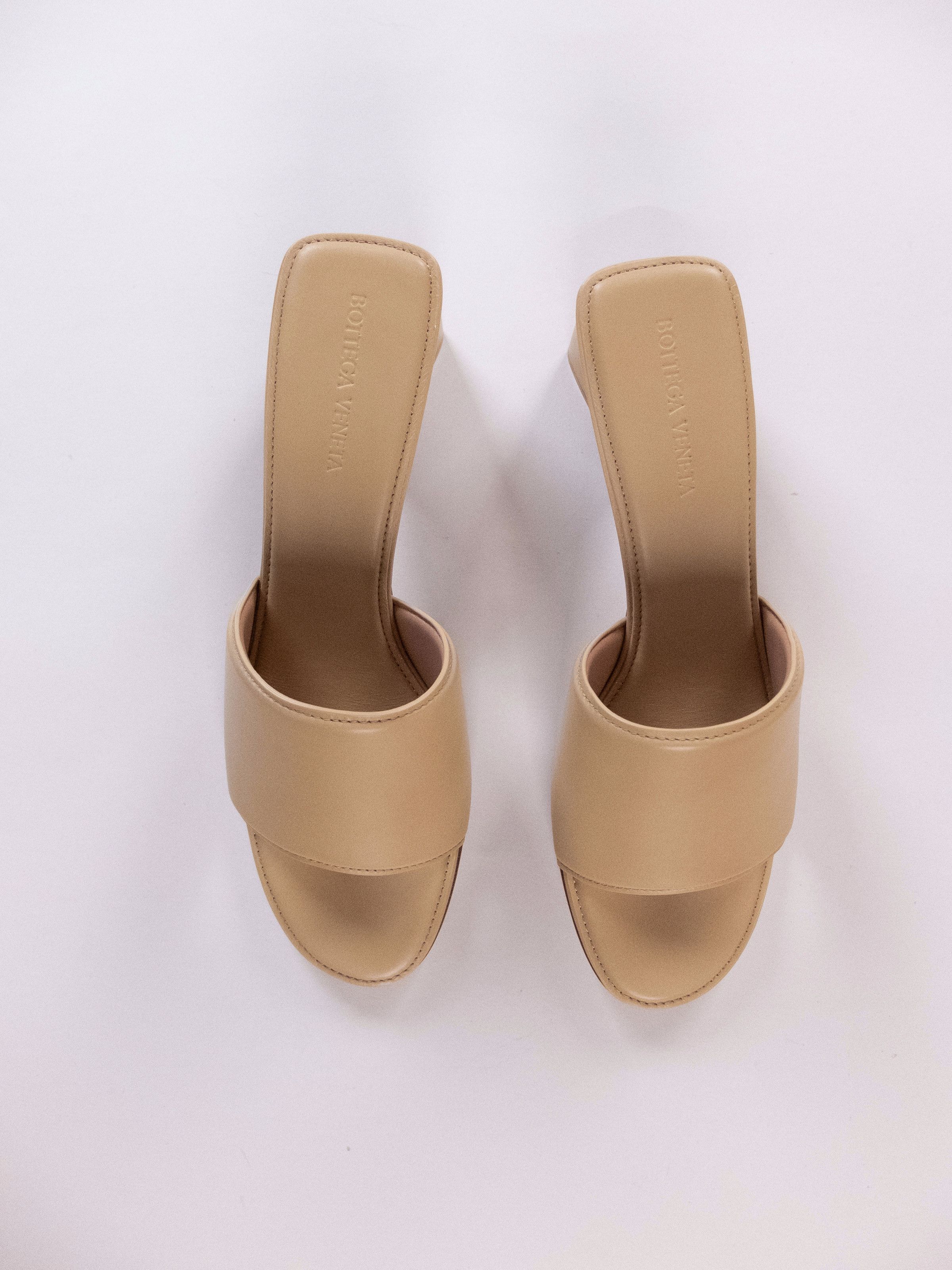 Bottega Veneta BOTTEGA VENETA Band beige leather mules sandals 9.5 39.5 q Size US 9.5 / IT 39.5 - 2 Thumbnail