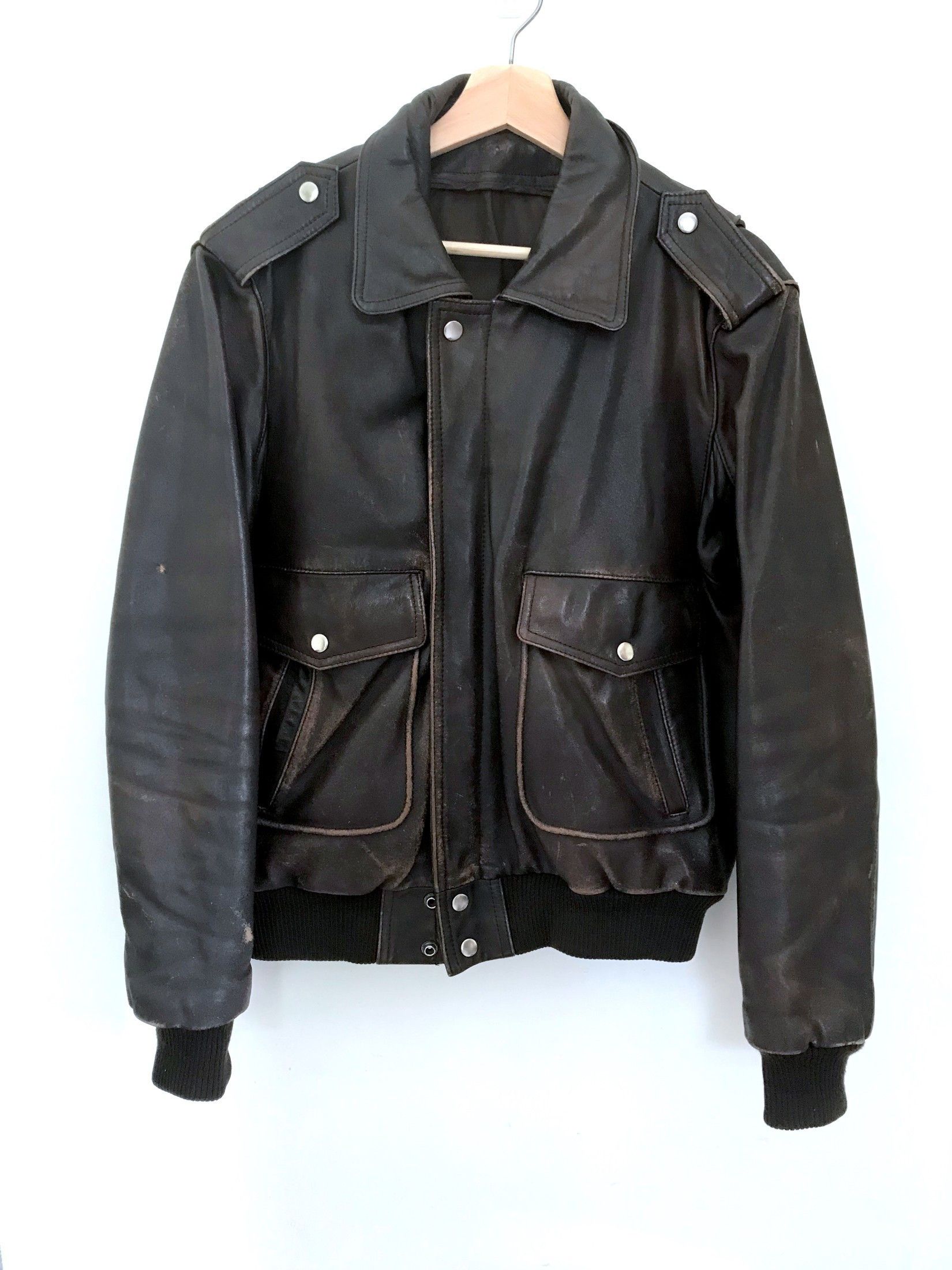 Vintage Vintage 90s men's flight A2 leather bomber jacket | Grailed