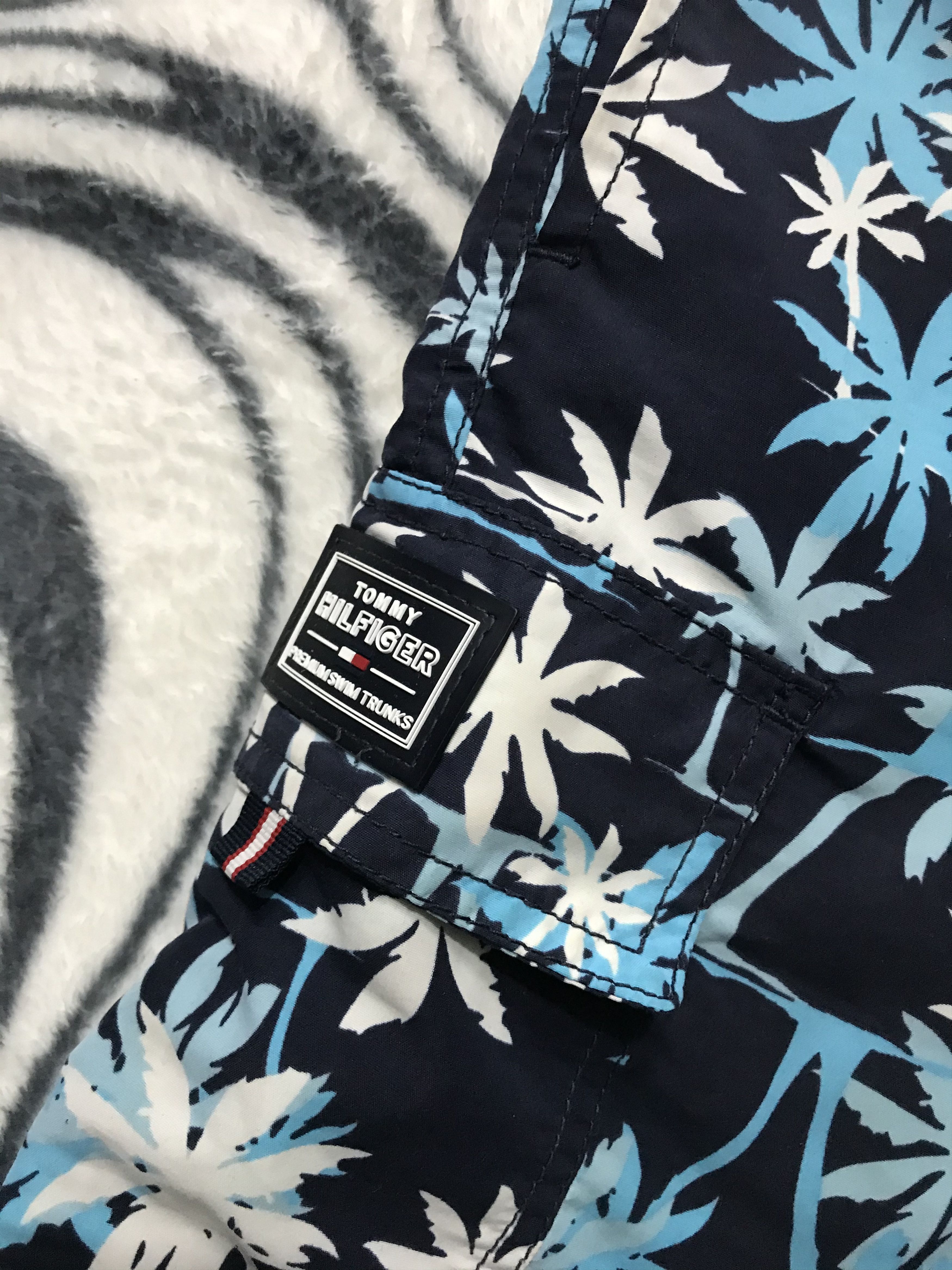Tommy Hilfiger × Vintage Tommy Hilfiger Mens Full Printed Nylon Shorts Size US 30 / EU 46 - 3 Thumbnail