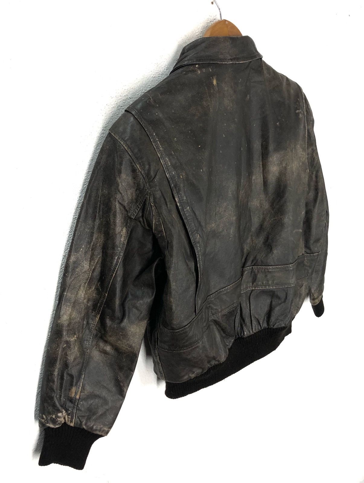 Genuine Leather Vintage Le Tigre Envers Leather Bomber Jacket – Sherpa Lined Size US M / EU 48-50 / 2 - 7 Thumbnail