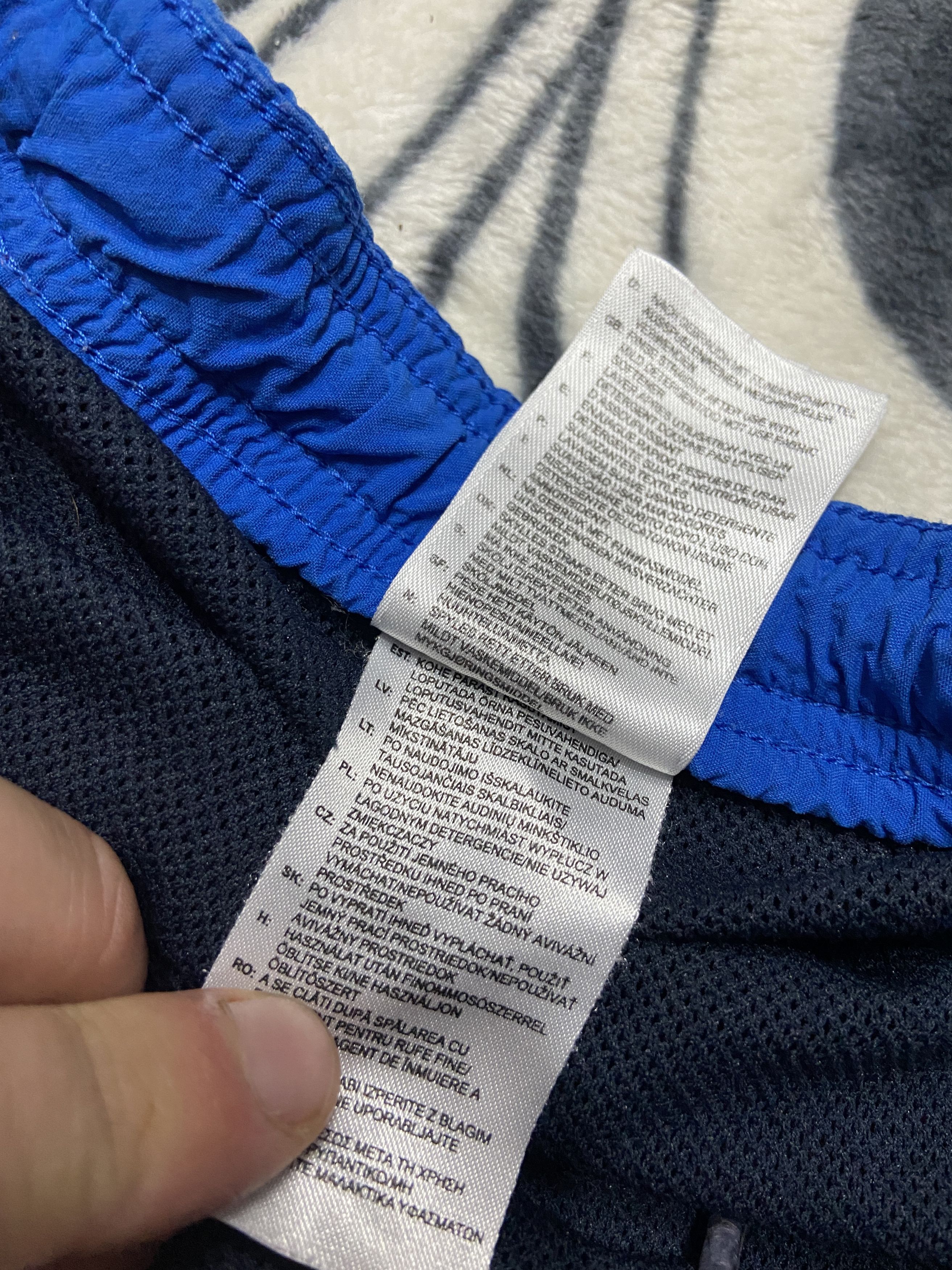 Adidas Vintage Adidas Mens Nylon Shorts Y2K Size US 32 / EU 48 - 4 Thumbnail
