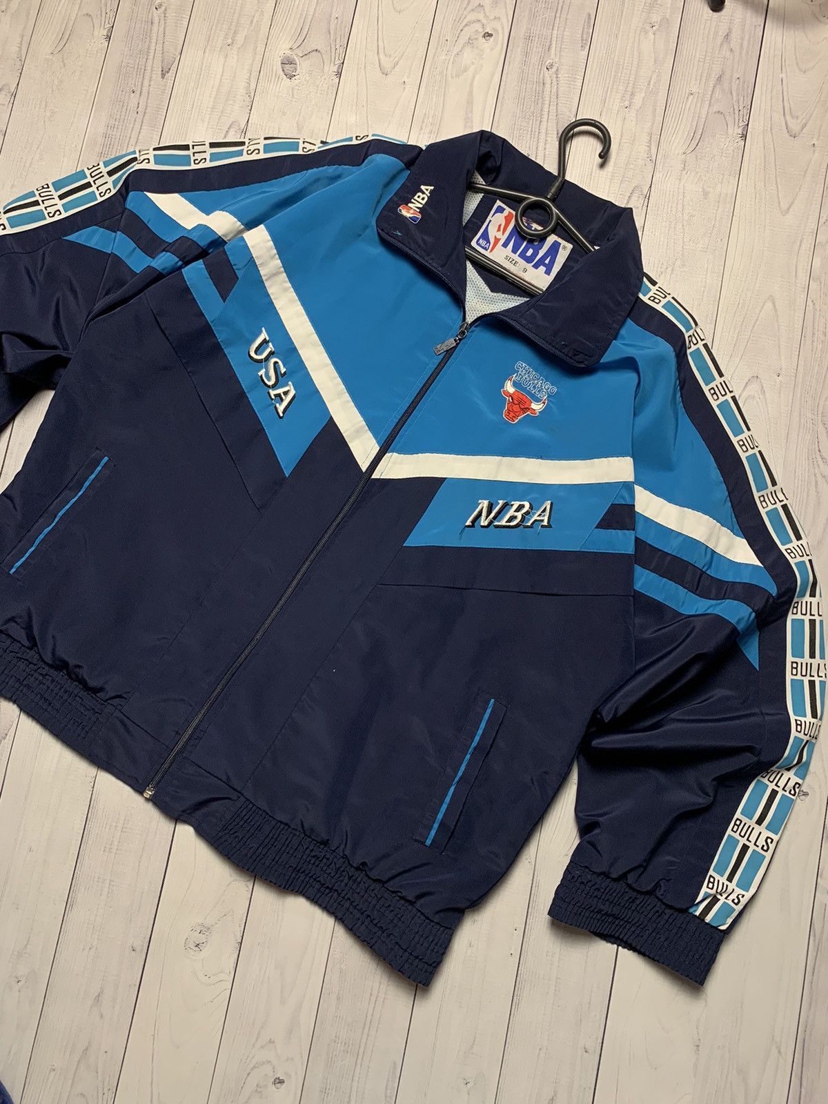 NBA × Vintage Vintage NBA Chicago Bulls track suit size L rare Size US L / EU 52-54 / 3 - 3 Thumbnail