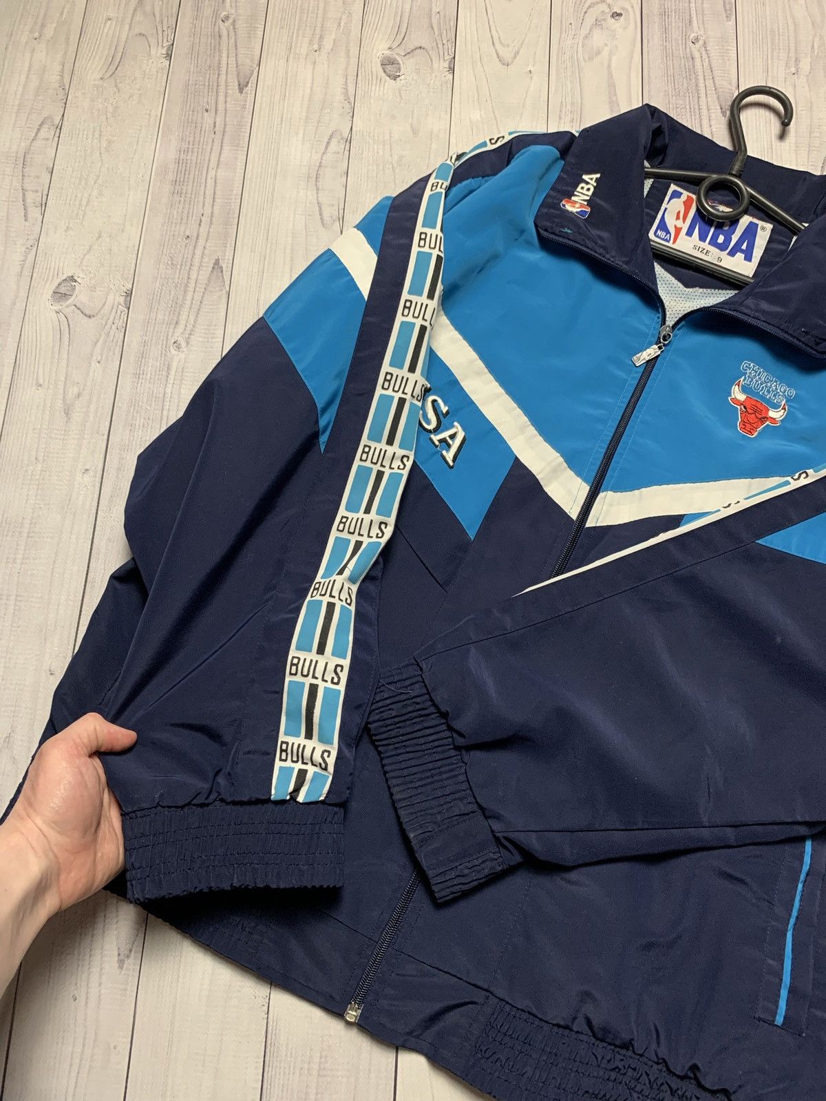 NBA × Vintage Vintage NBA Chicago Bulls track suit size L rare Size US L / EU 52-54 / 3 - 7 Thumbnail