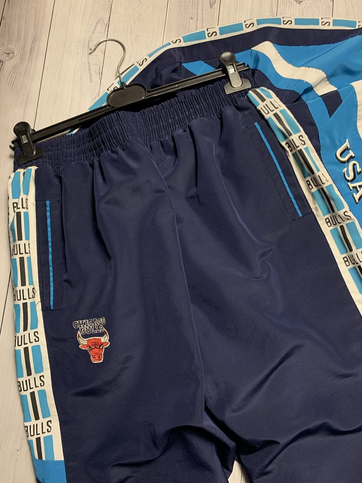 NBA × Vintage Vintage NBA Chicago Bulls track suit size L rare Size US L / EU 52-54 / 3 - 9 Thumbnail