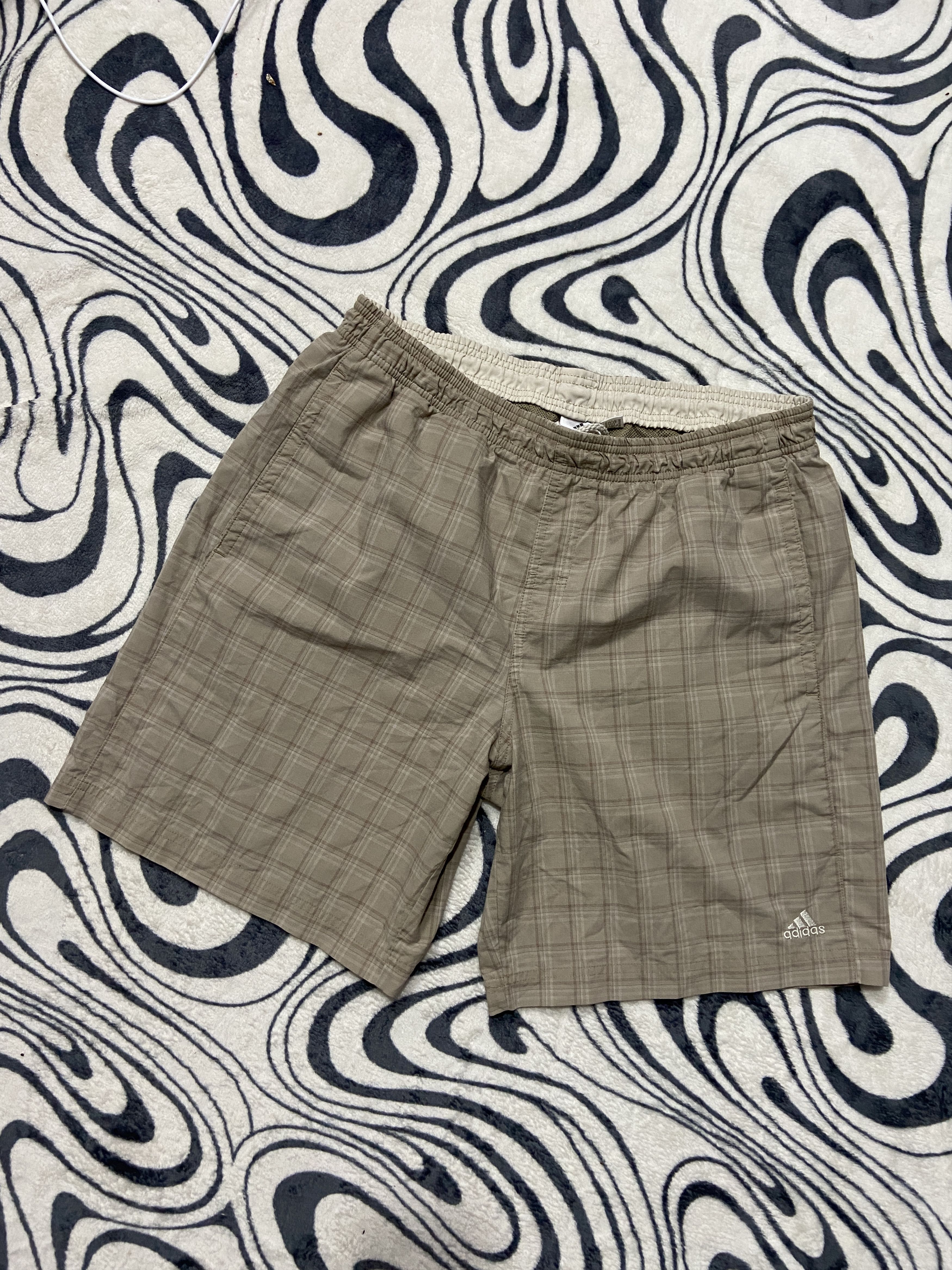 Adidas Adidas Vintage Mens Nylon Shorts Size US 34 / EU 50 - 1 Thumbnail