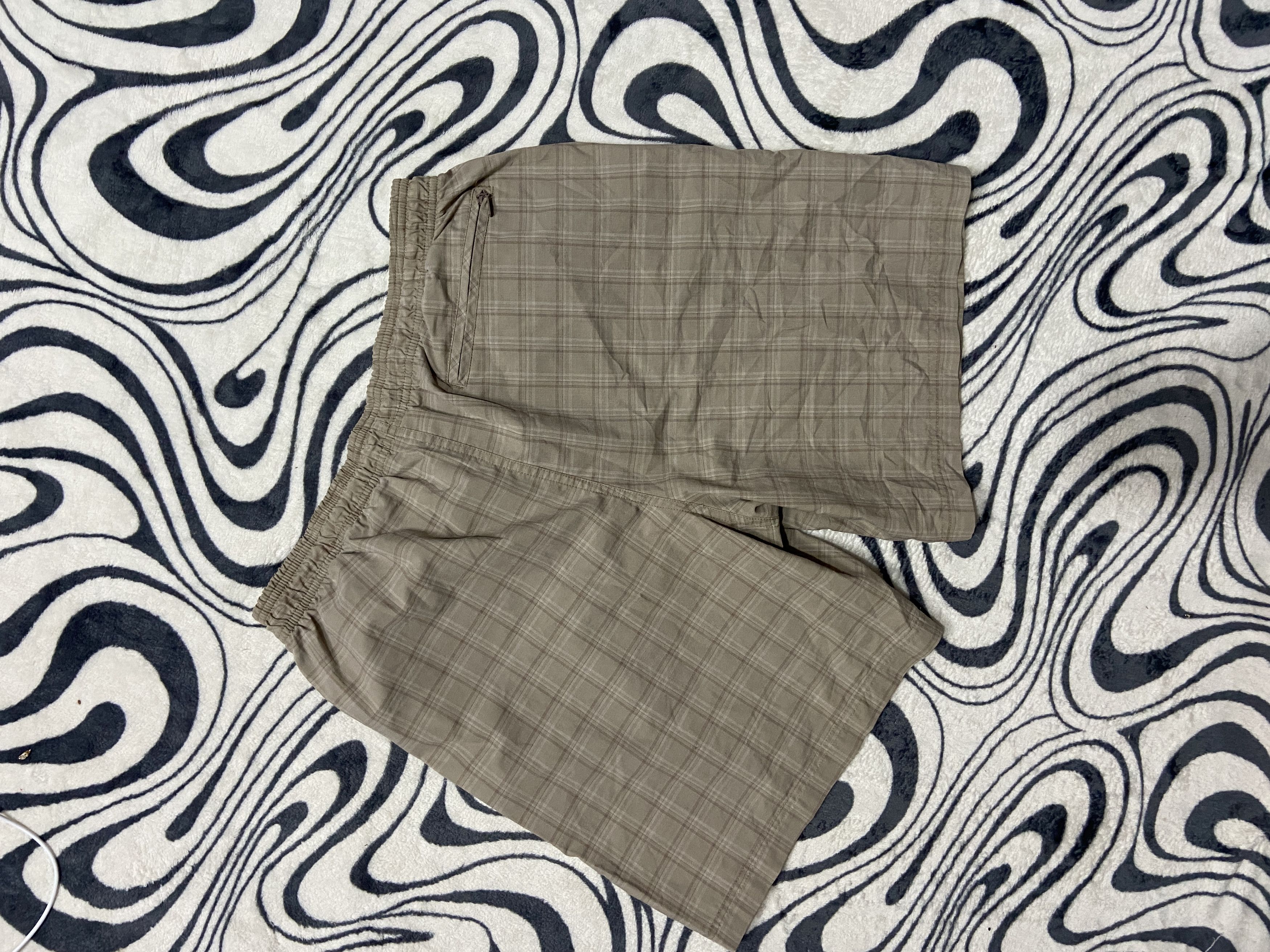 Adidas Adidas Vintage Mens Nylon Shorts Size US 34 / EU 50 - 5 Thumbnail