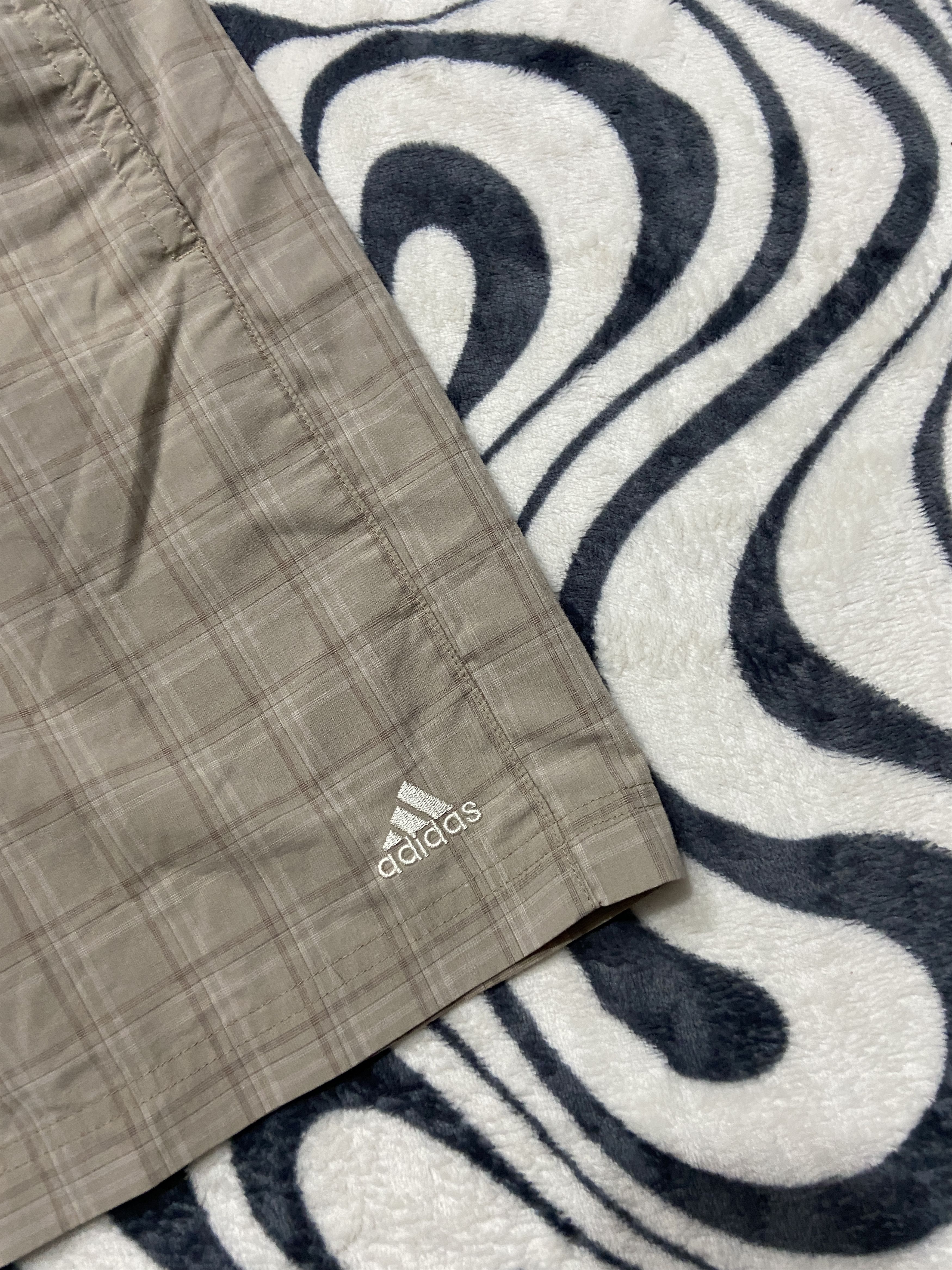 Adidas Adidas Vintage Mens Nylon Shorts Size US 34 / EU 50 - 2 Thumbnail