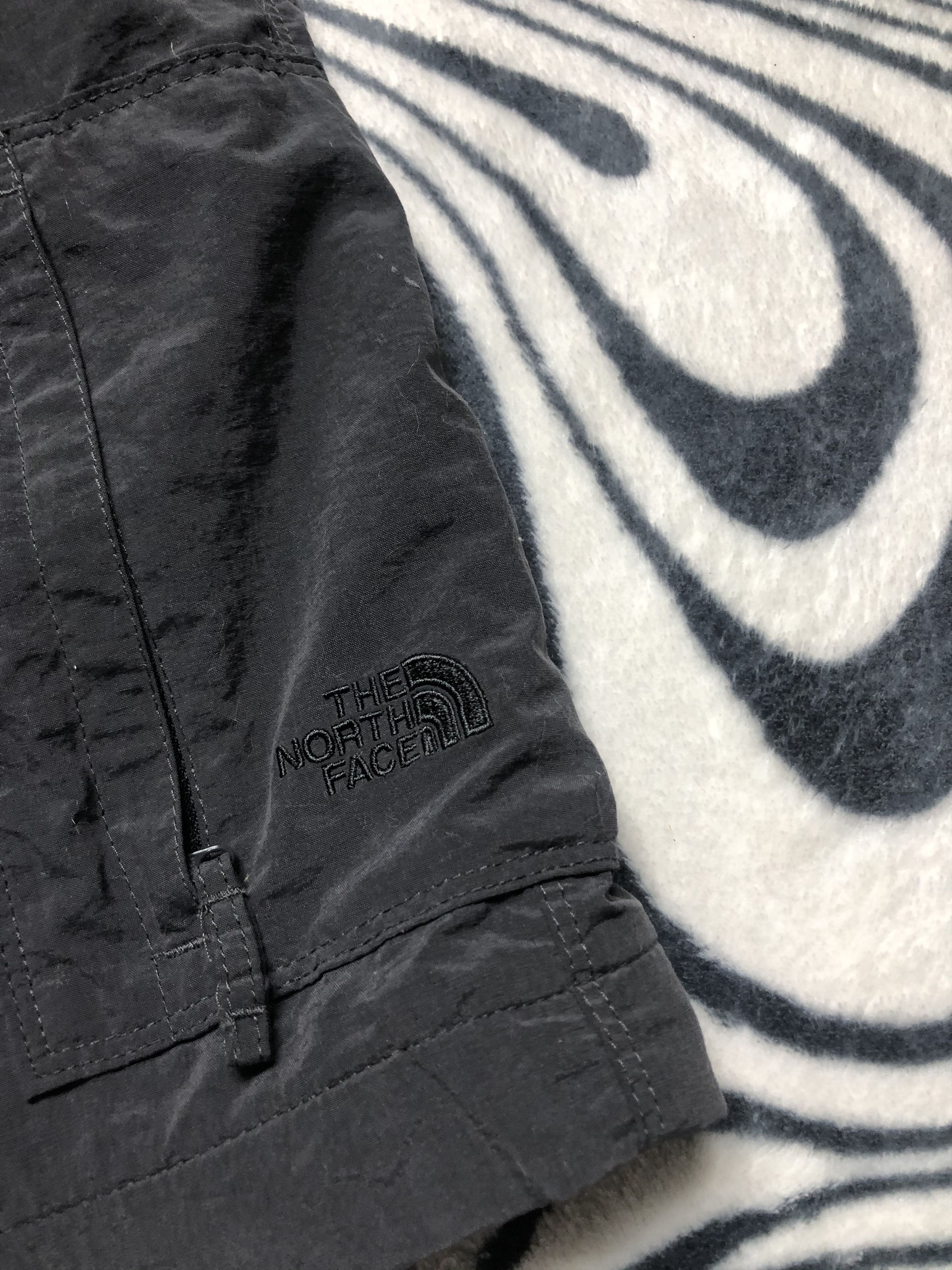 The North Face The North Face Womens Outdoor Hiking Shorts TNF Size 34" / US 12 / IT 48 - 2 Thumbnail