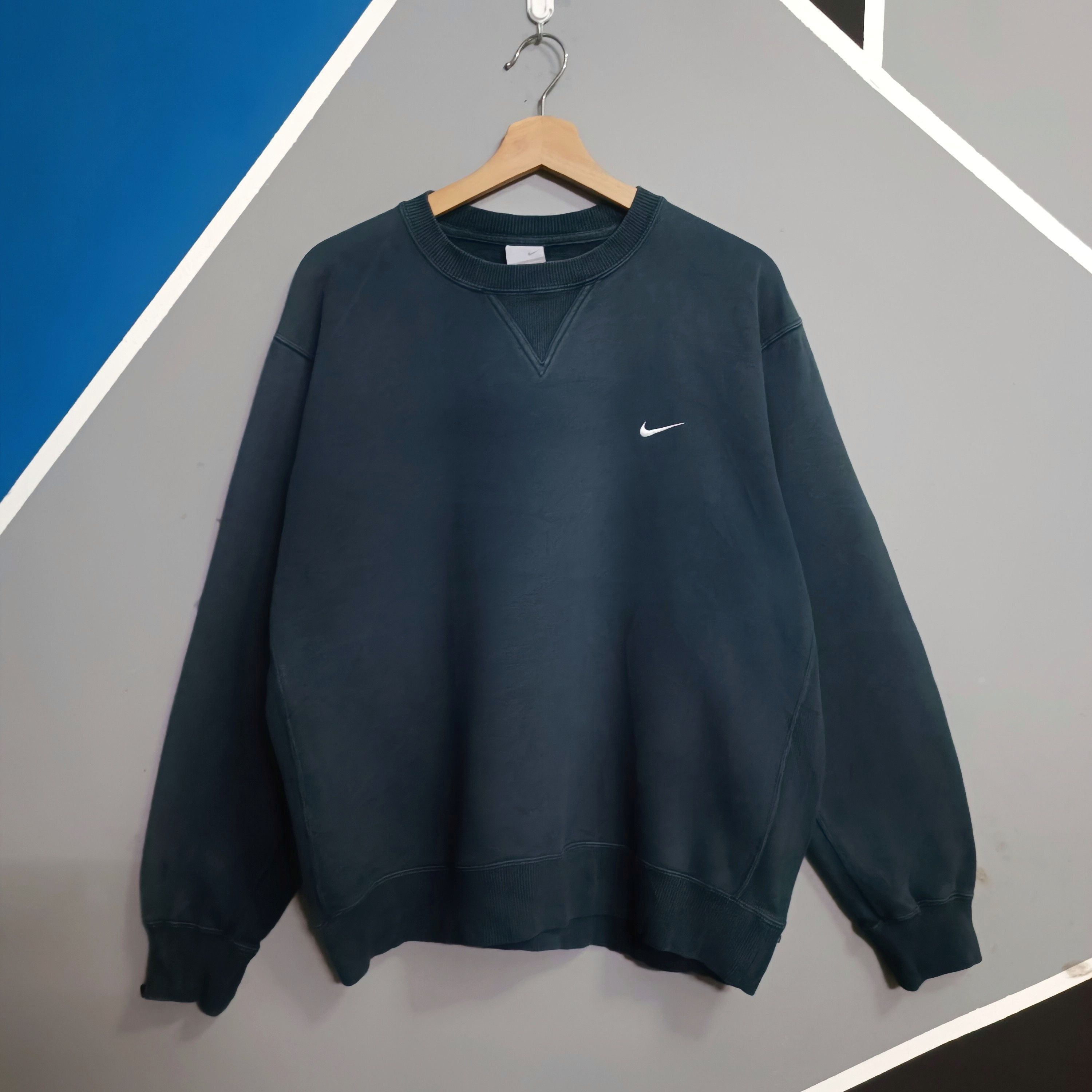 Nike × Vintage Vintage Nike Small Swoosh Crewneck Sweatshirt Size US L / EU 52-54 / 3 - 1 Thumbnail