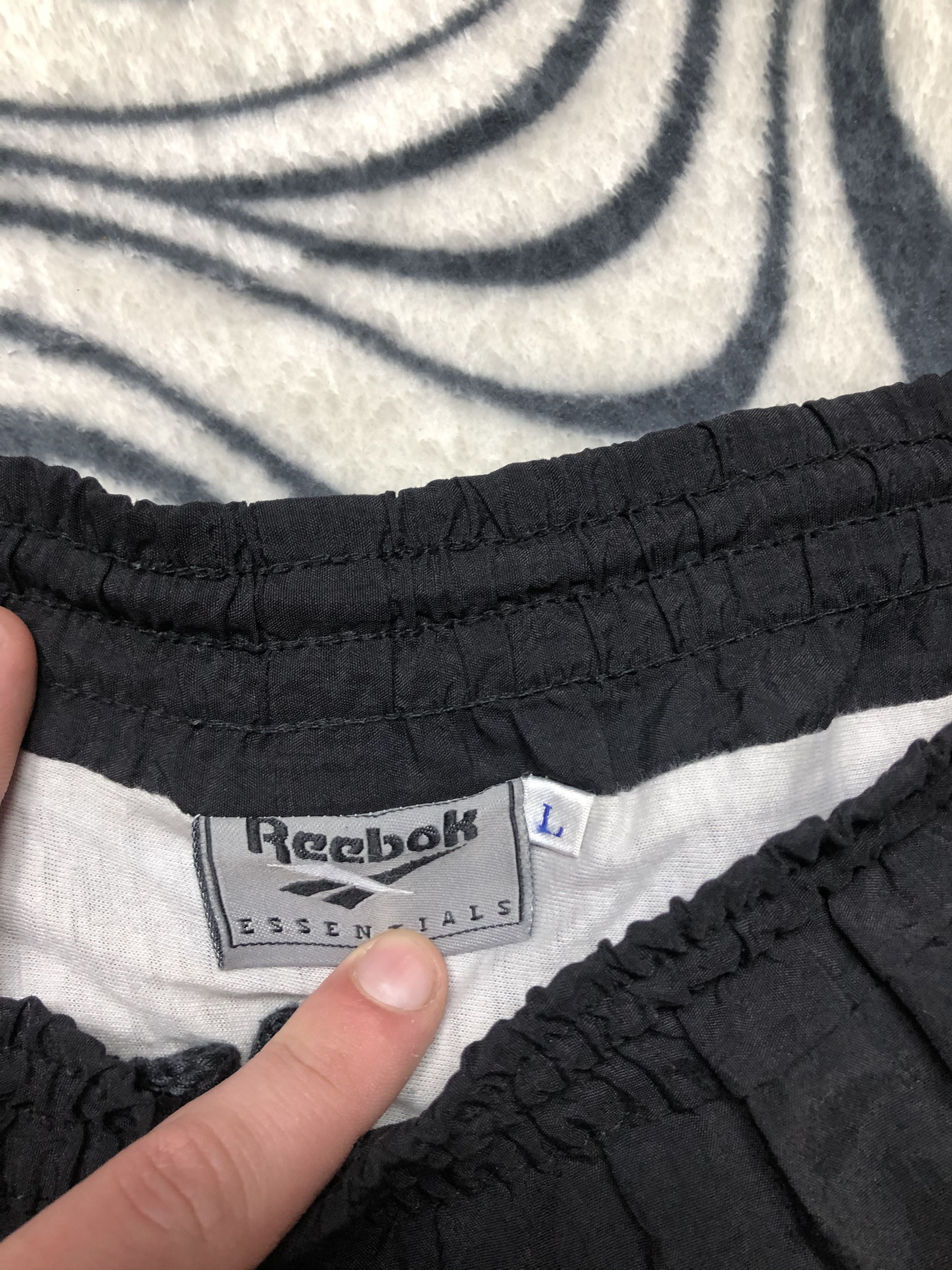 Reebok Reebok Vintage Nylon Shorts Size US 34 / EU 50 - 3 Thumbnail
