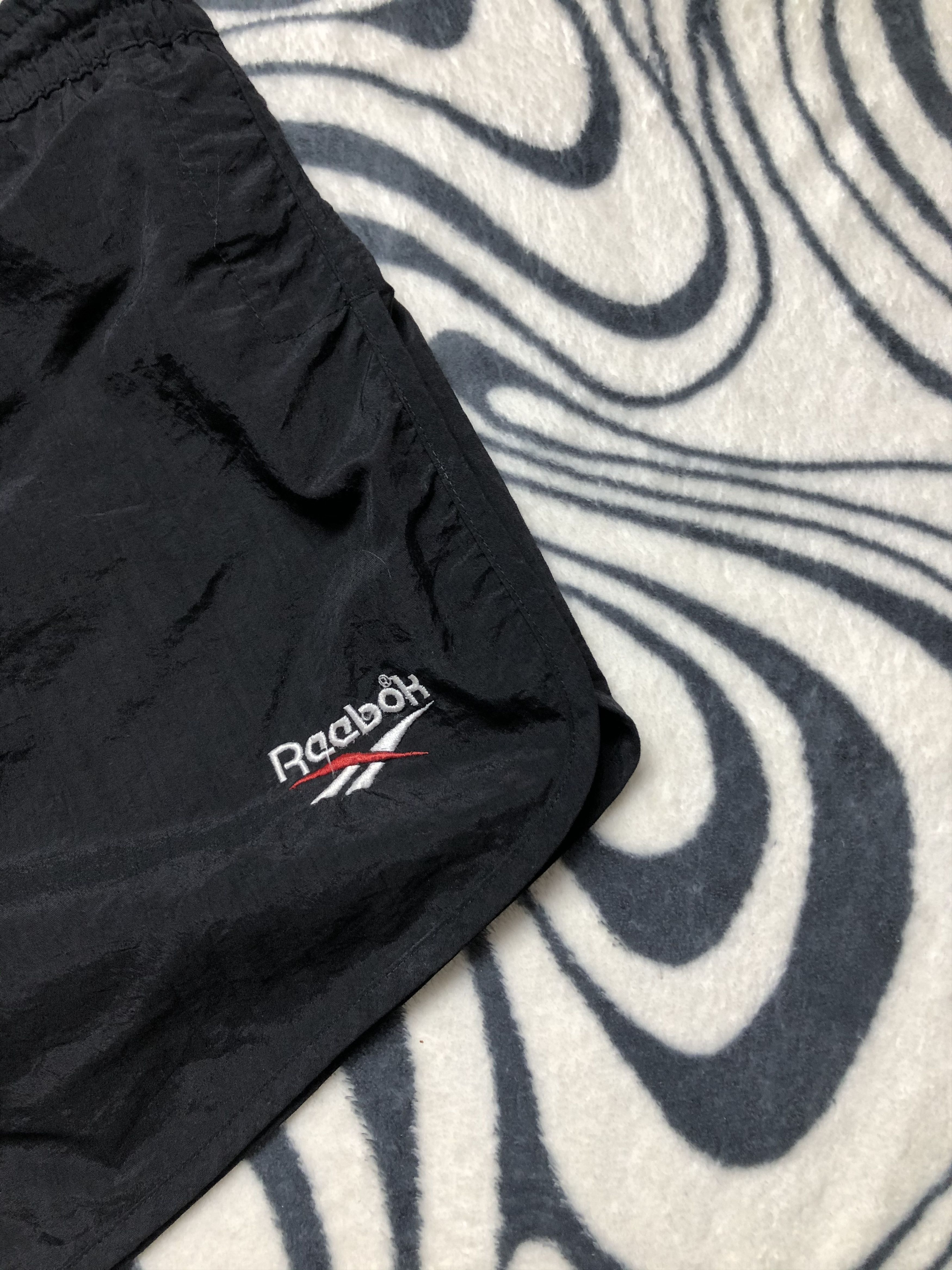 Reebok Reebok Vintage Nylon Shorts Size US 34 / EU 50 - 2 Thumbnail