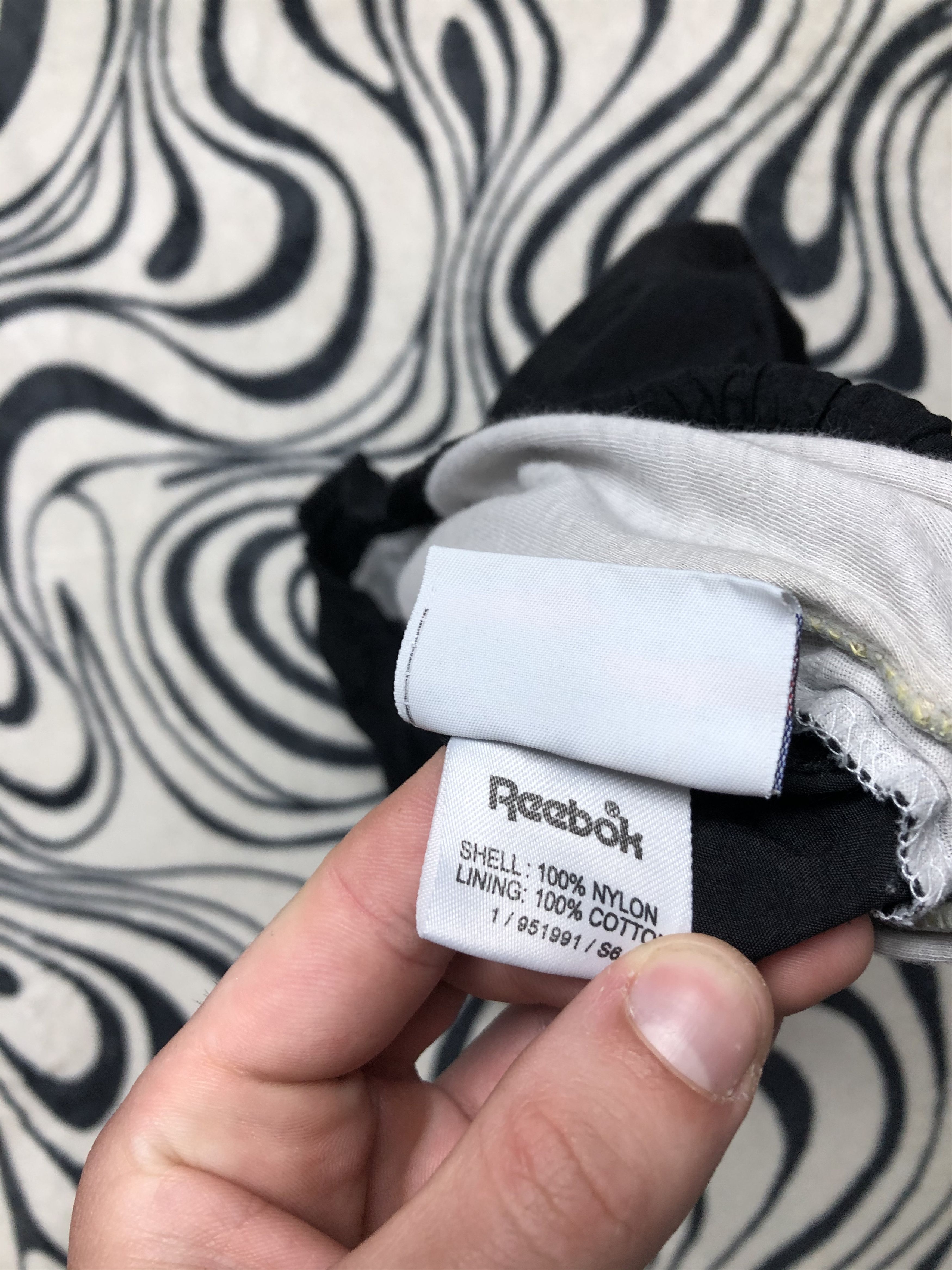 Reebok Reebok Vintage Nylon Shorts Size US 34 / EU 50 - 4 Thumbnail