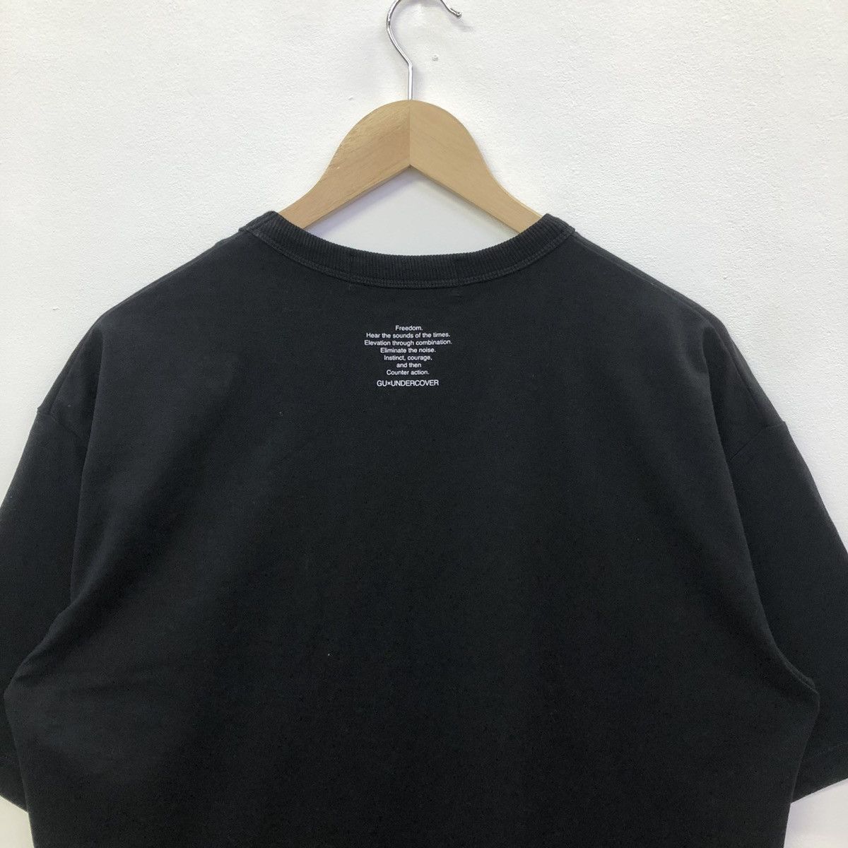 GU × Undercover Undercover X GU Freedom Apple Disney Tshirt Size US M / EU 48-50 / 2 - 9 Thumbnail