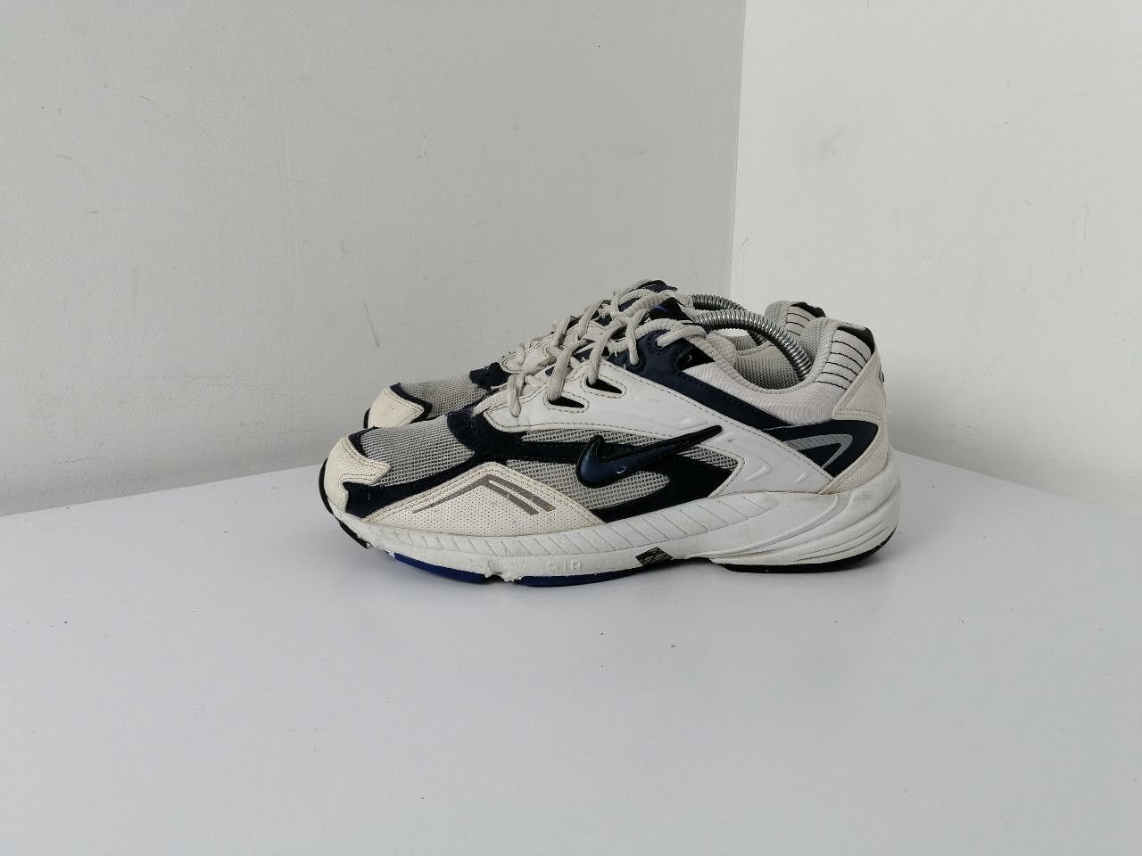 Nike Vintage nike sneakers 2001 Size US 9.5 / EU 42-43 - 2 Thumbnail