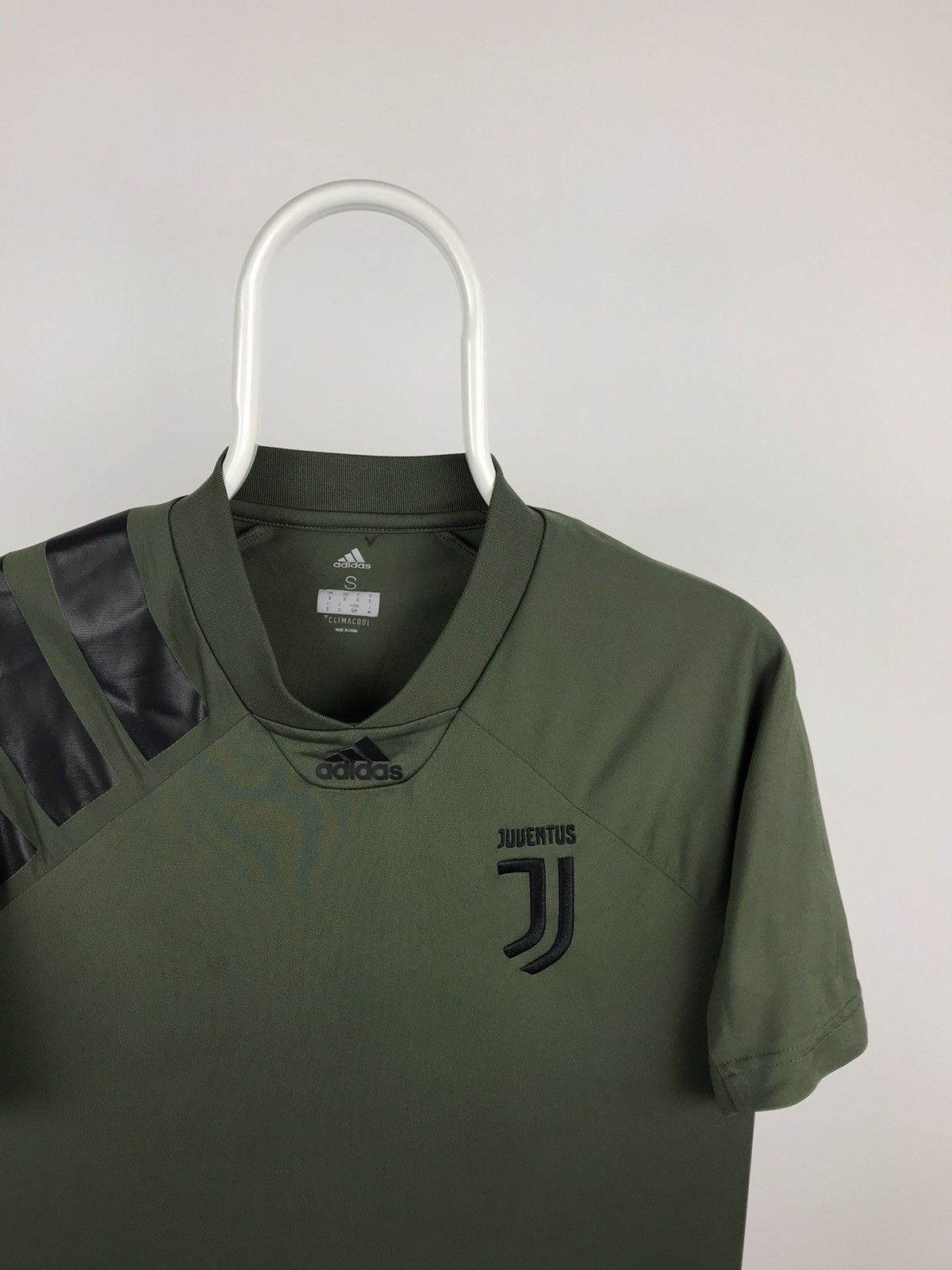 Vintage Adidas Juventus Training T Shirt Jersey 2017 Size US S / EU 44-46 / 1 - 1 Thumbnail