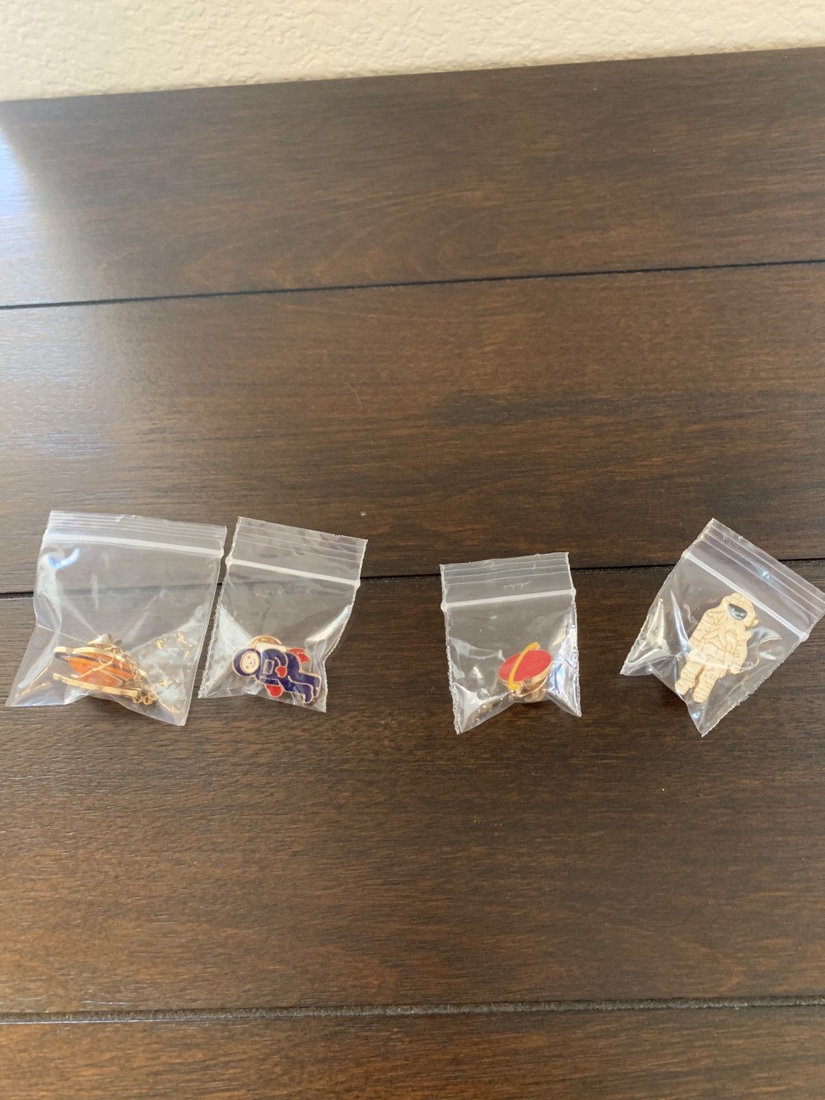 Other Space / Astronaut pin lot (Set of 4) Size ONE SIZE - 3 Thumbnail