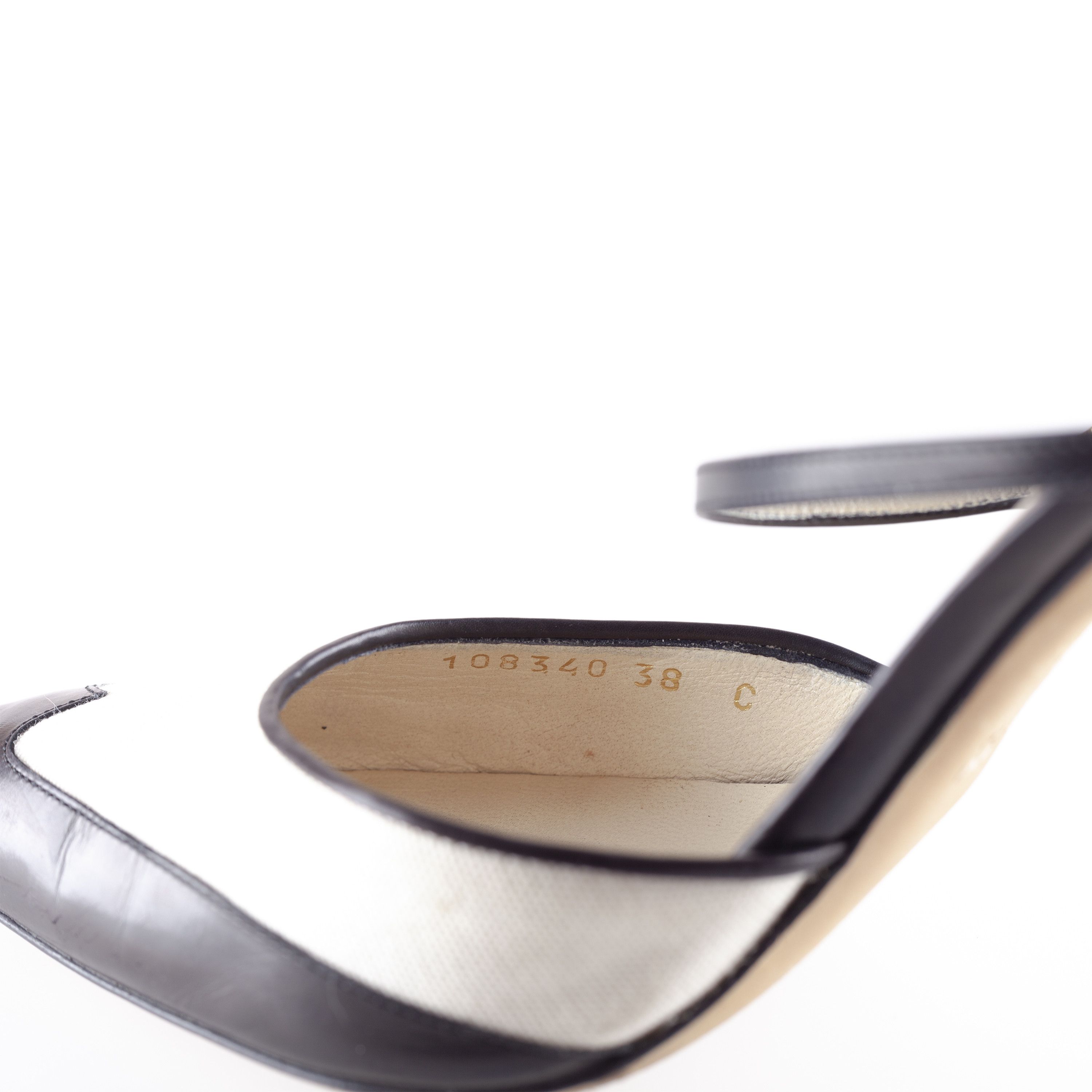 Gucci Gucci B&W Ankle Strap Pointed Toe Heels. Size US 7 / IT 37 - 7 Thumbnail
