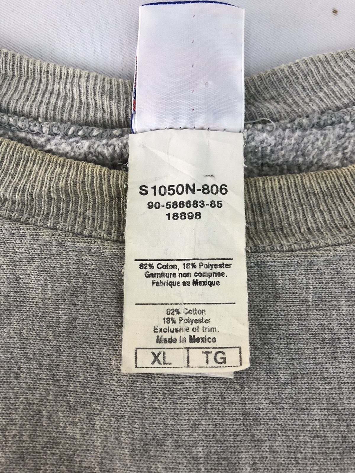 Champion × Vintage 90s Champion Property Of XXL Pella Windows Spell Out Size US XXL / EU 58 / 5 - 5 Thumbnail