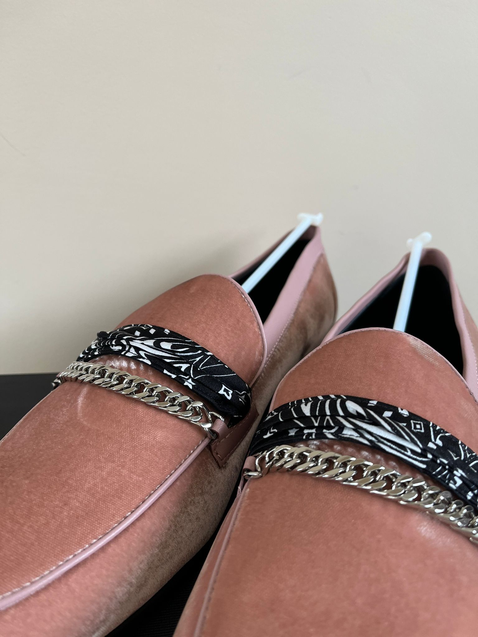 Amiri Bandana Chain Velvet Loafer in Salmon Size US 10 / EU 43 - 9 Thumbnail