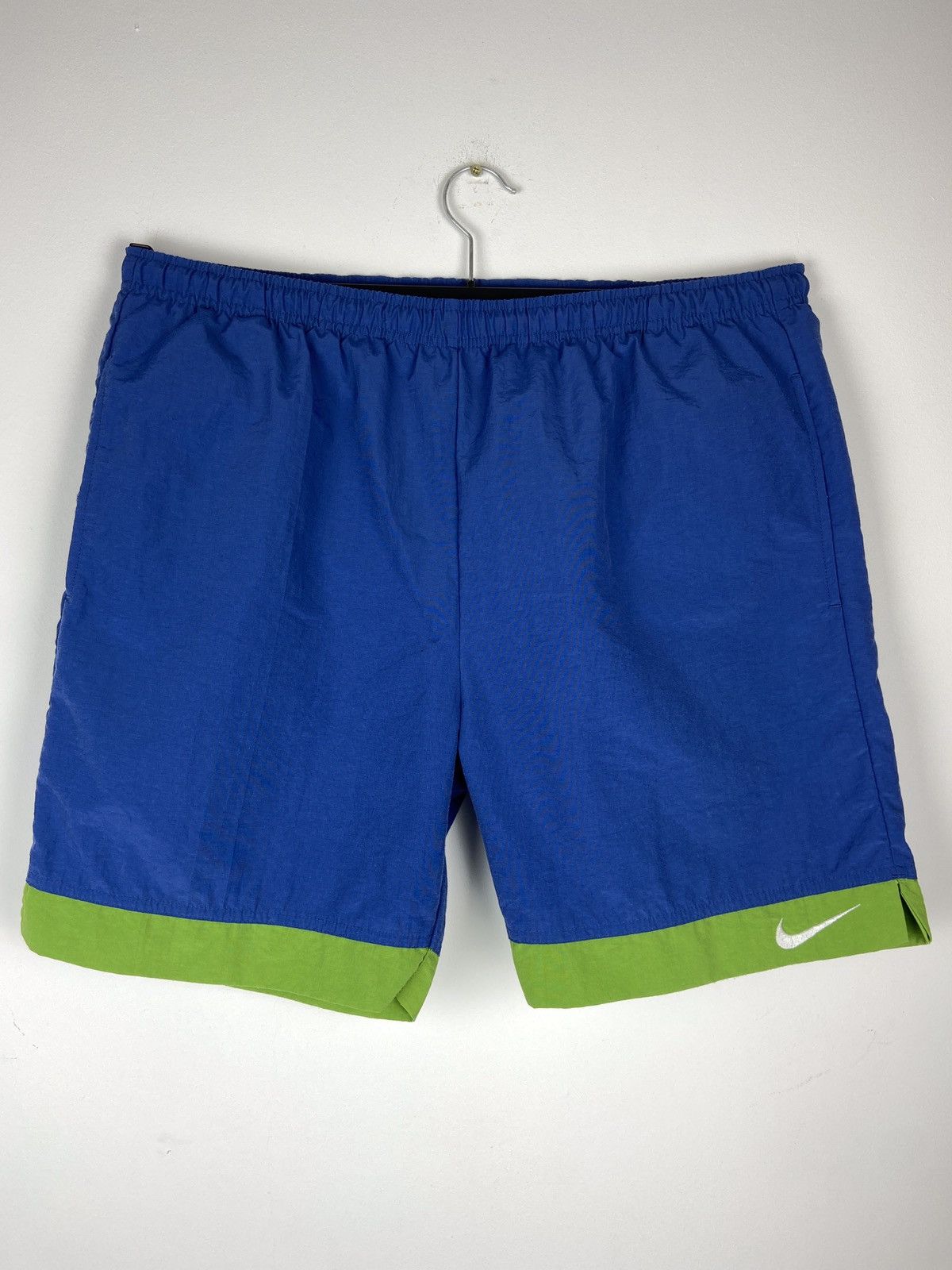 Nike 90s Vintage Nike Swoosh Logo Nylon Shorts Size US 32 / EU 48 - 1 Thumbnail