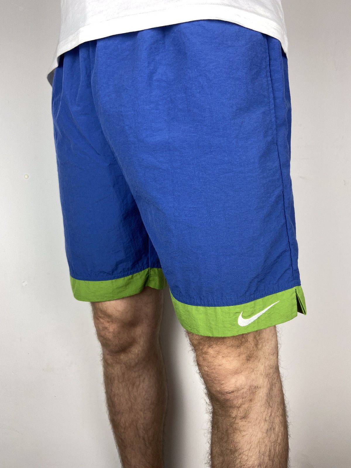 Nike 90s Vintage Nike Swoosh Logo Nylon Shorts Size US 32 / EU 48 - 5 Thumbnail