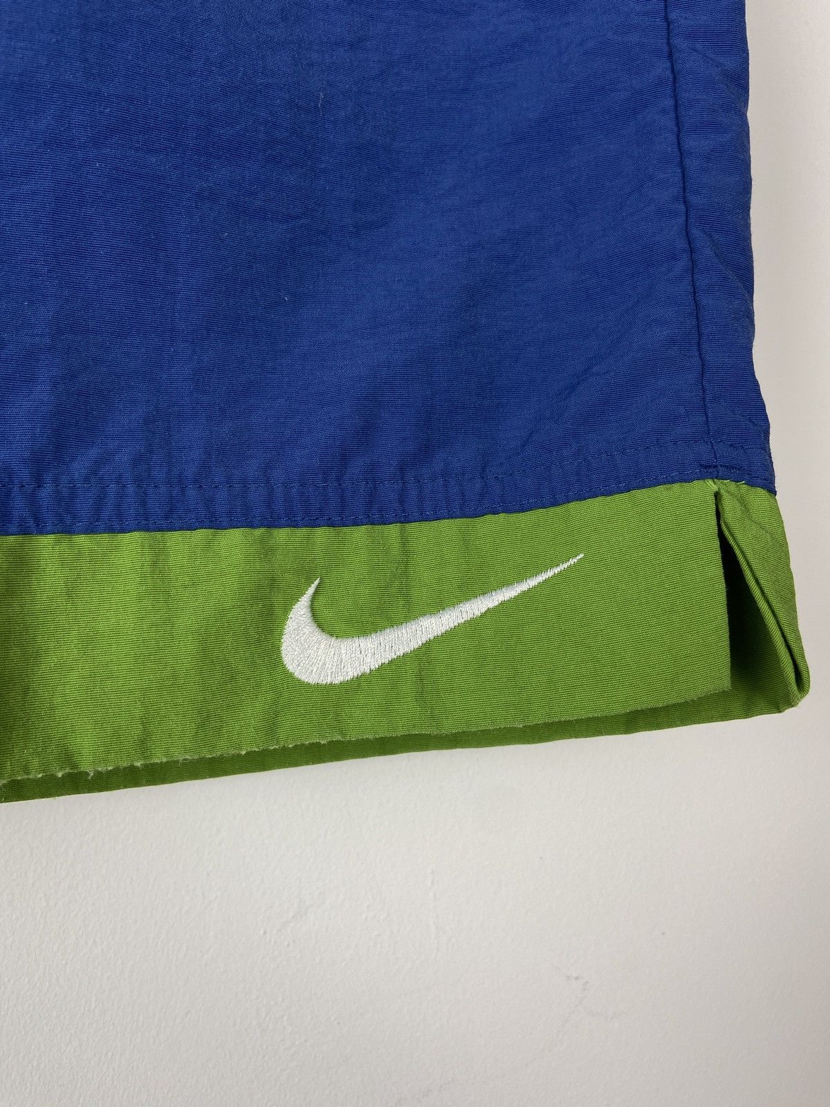 Nike 90s Vintage Nike Swoosh Logo Nylon Shorts Size US 32 / EU 48 - 13 Thumbnail