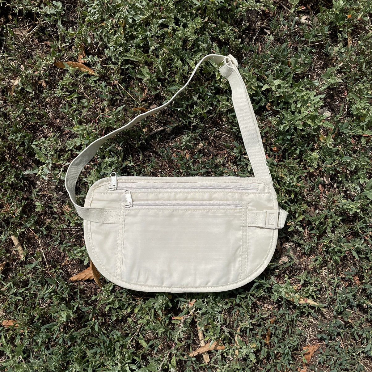 Japanese Brand Vintage Y2K Nylon Crossbody Bag With Pockets Streetwear Size ONE SIZE - 1 Thumbnail