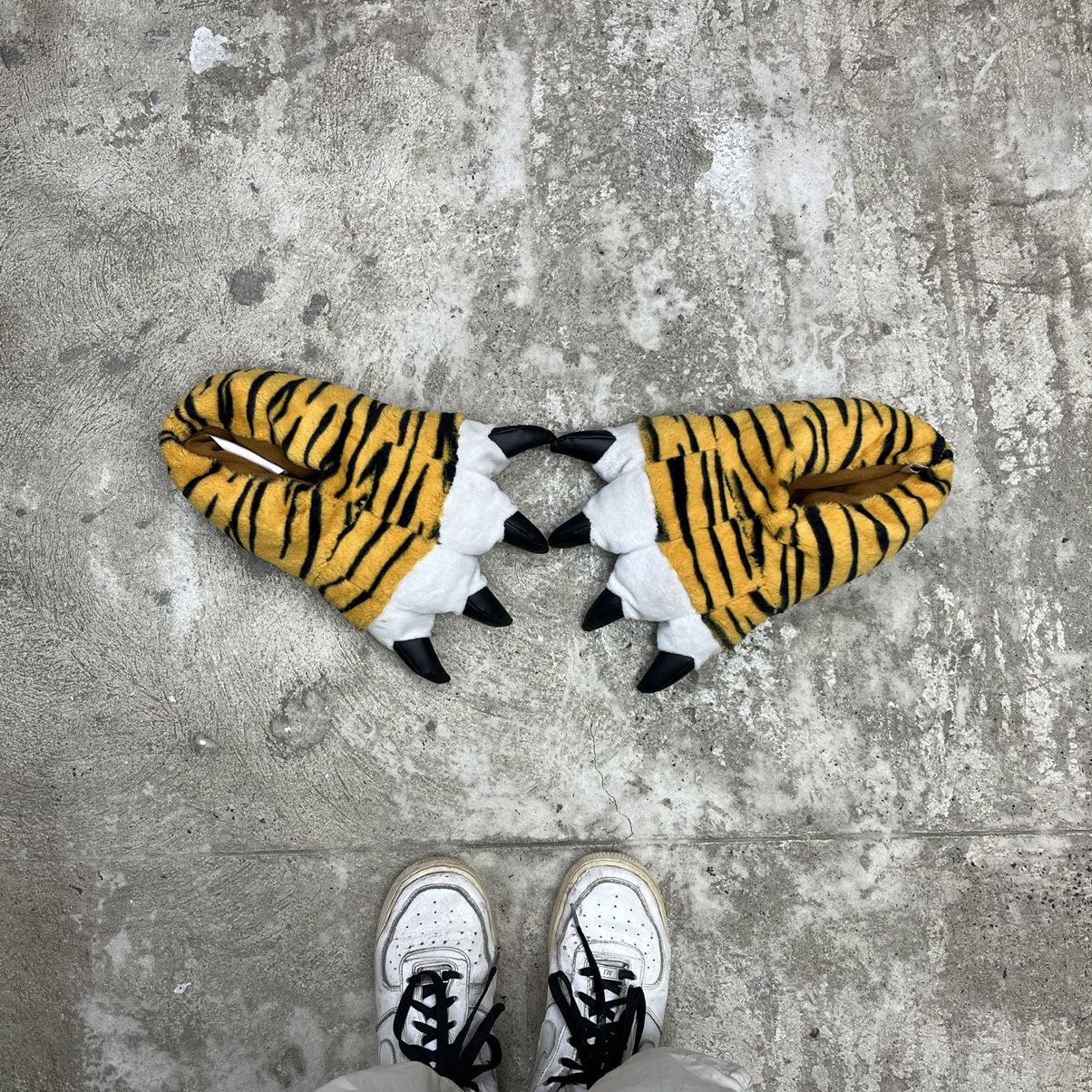 Vintage BAGGY TIGER PAWS RARE Y2K SOFT PLUSH SLIPPERS SHOES - № 5003 Size US 7.5 / EU 40-41 - 2 Thumbnail