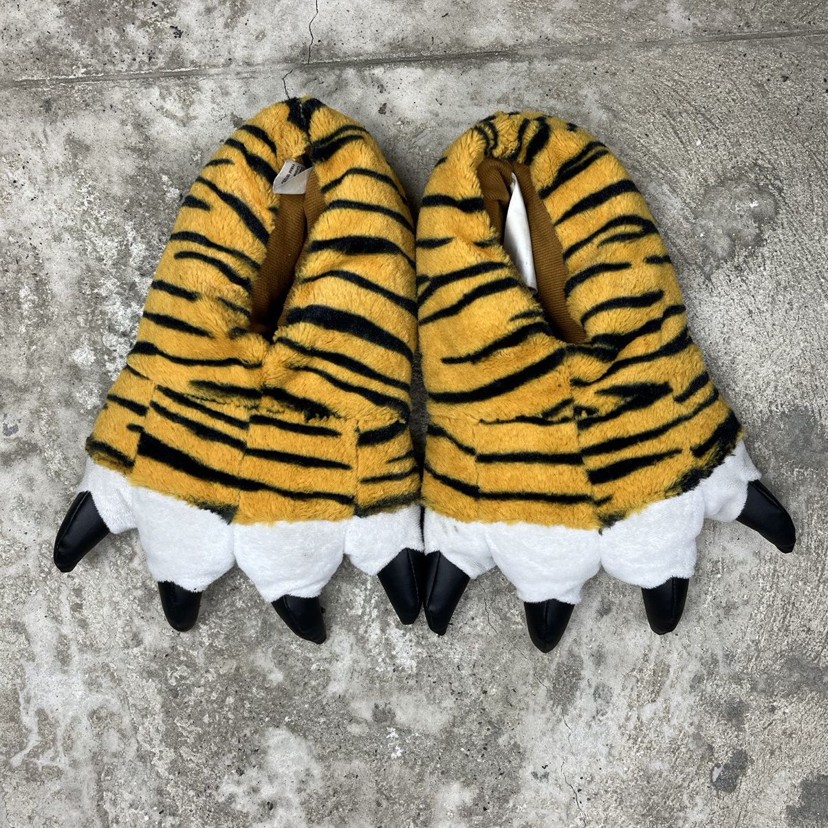 Vintage BAGGY TIGER PAWS RARE Y2K SOFT PLUSH SLIPPERS SHOES - № 5003 Size US 7.5 / EU 40-41 - 1 Thumbnail
