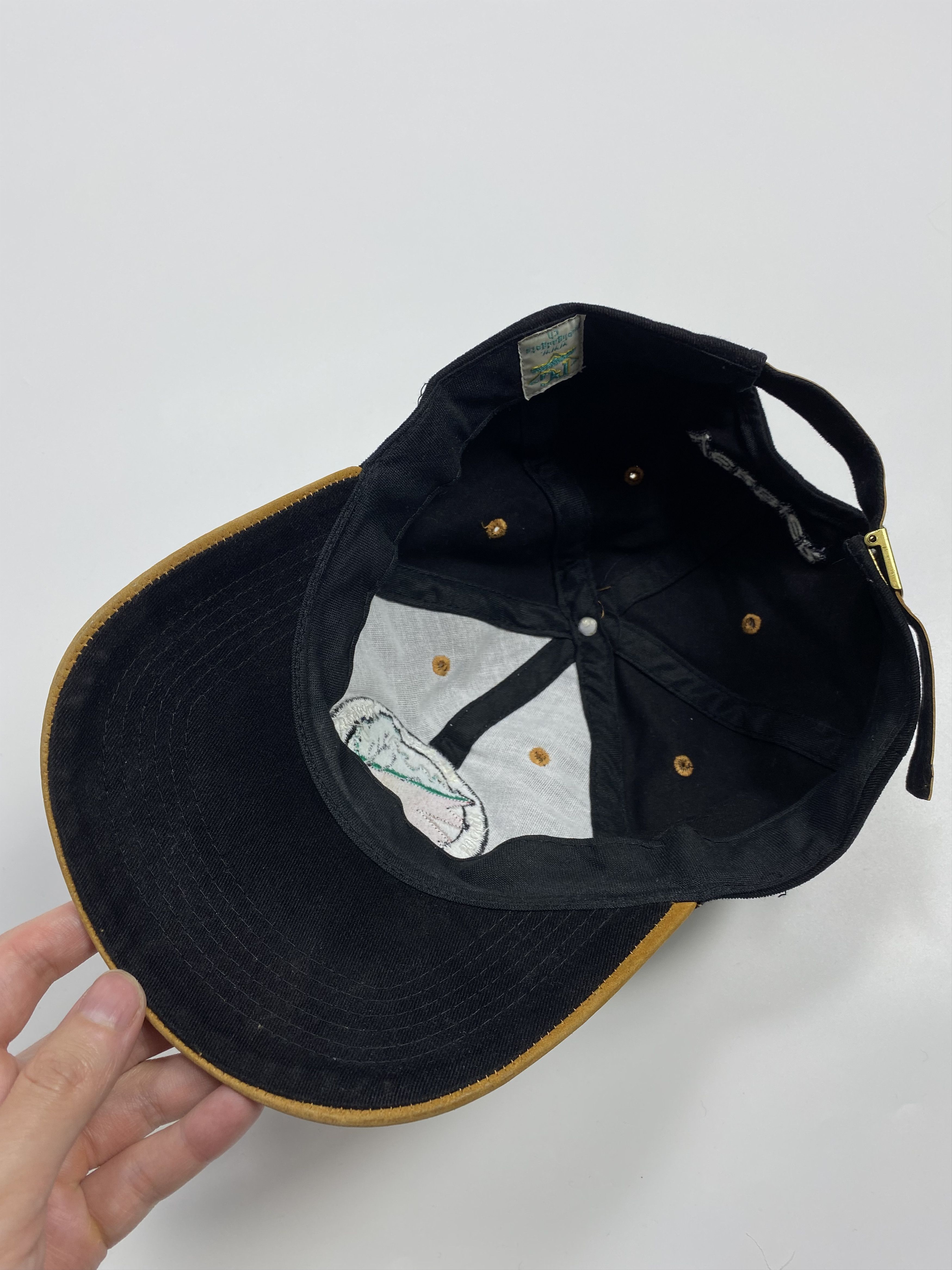NHL × Vintage Verbier Switzerland 90s Vintage Hockey School Suede Brim Cap Size ONE SIZE - 6 Thumbnail