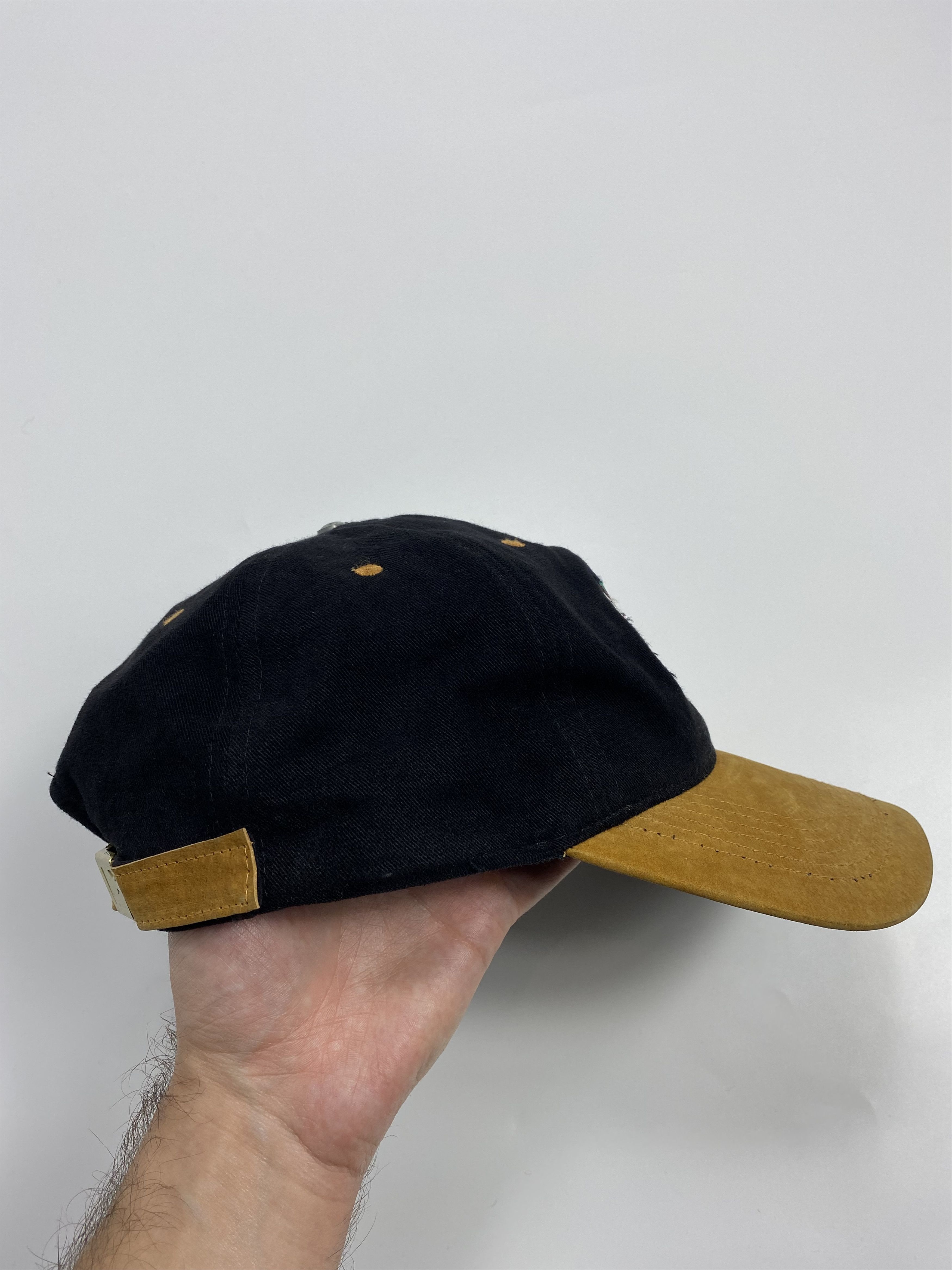 NHL × Vintage Verbier Switzerland 90s Vintage Hockey School Suede Brim Cap Size ONE SIZE - 5 Thumbnail