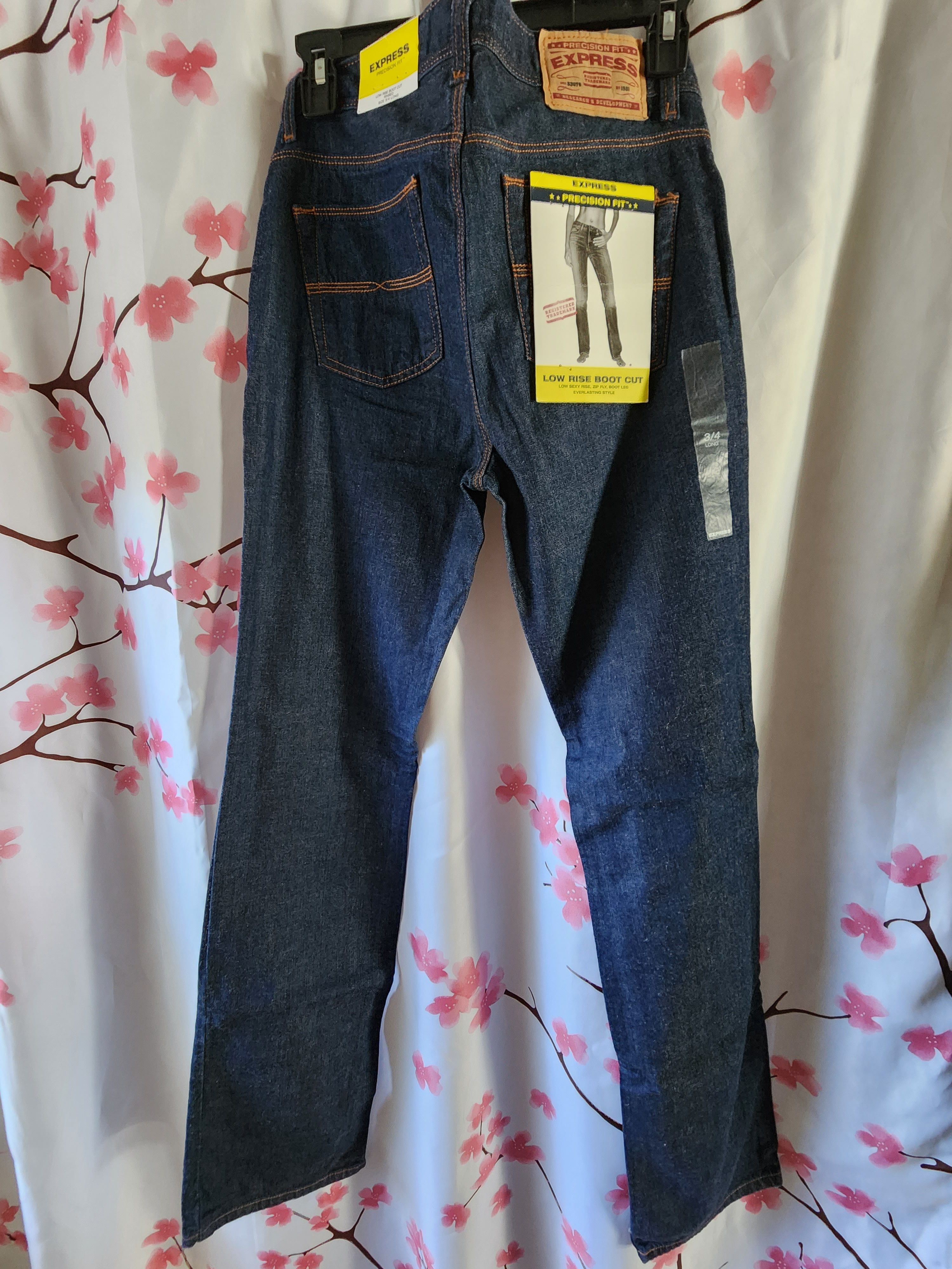 Express Express Precision Low Rise Boot Cut Rinsed Jeans 3/4 Long Size 27" / US 4 / IT 40 - 2 Thumbnail