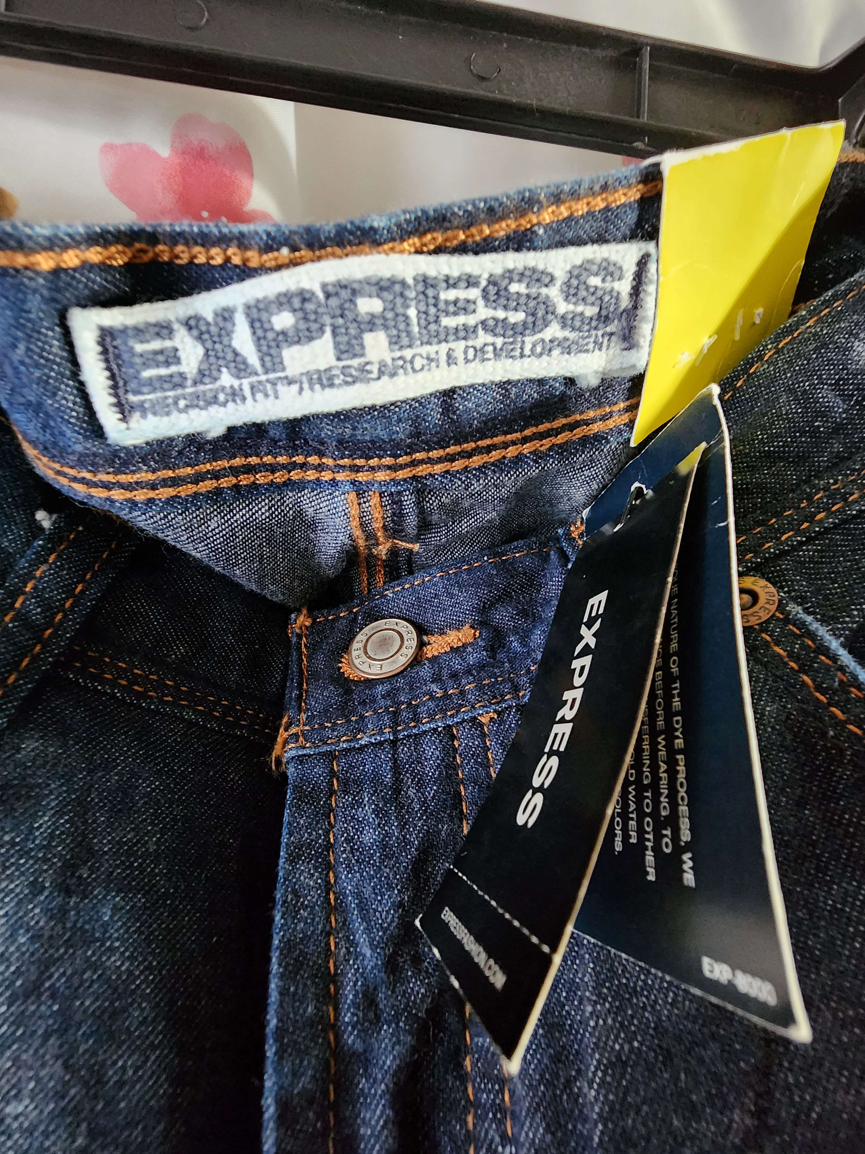 Express Express Precision Low Rise Boot Cut Rinsed Jeans 3/4 Long Size 27" / US 4 / IT 40 - 3 Thumbnail