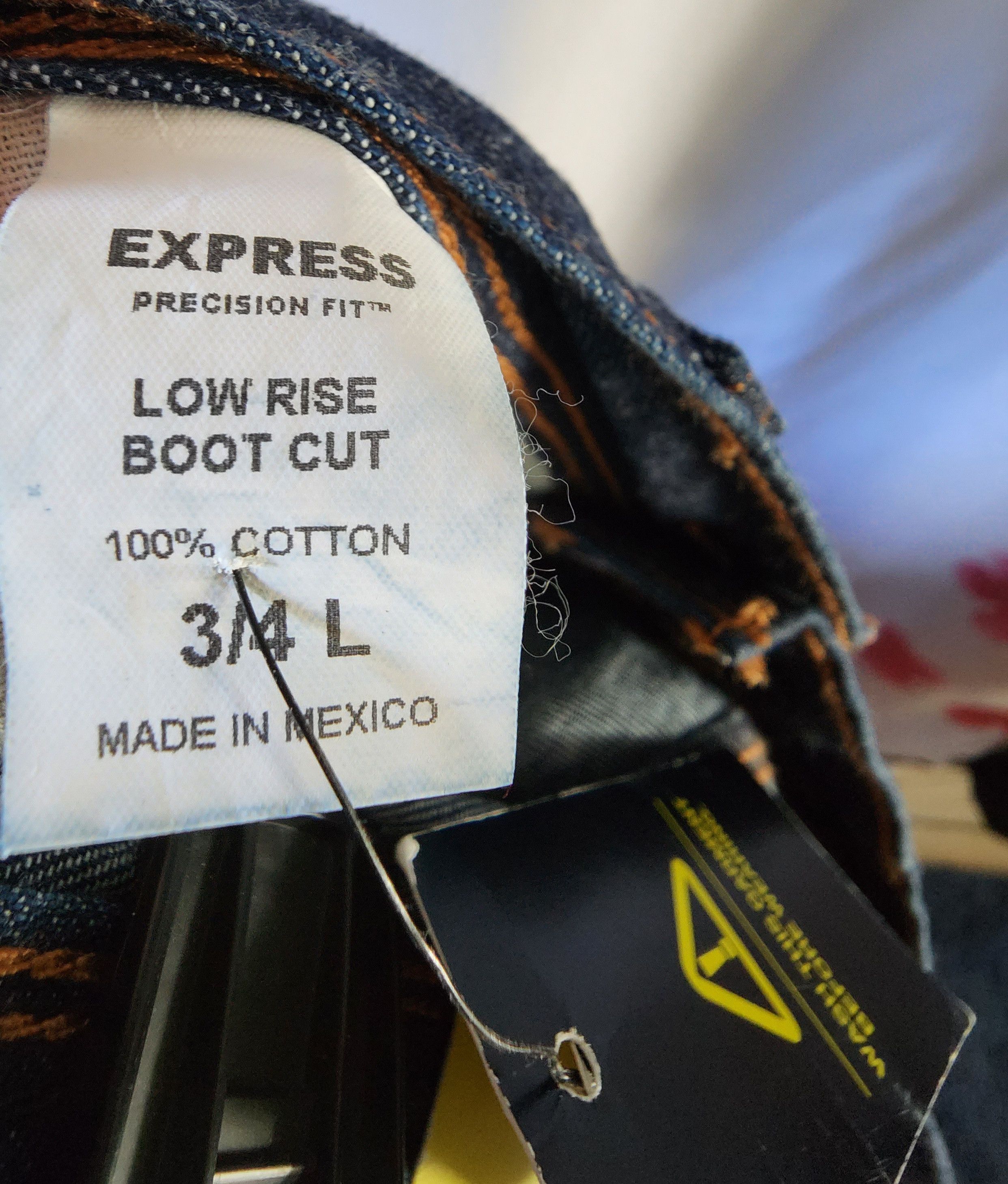 Express Express Precision Low Rise Boot Cut Rinsed Jeans 3/4 Long Size 27" / US 4 / IT 40 - 5 Thumbnail