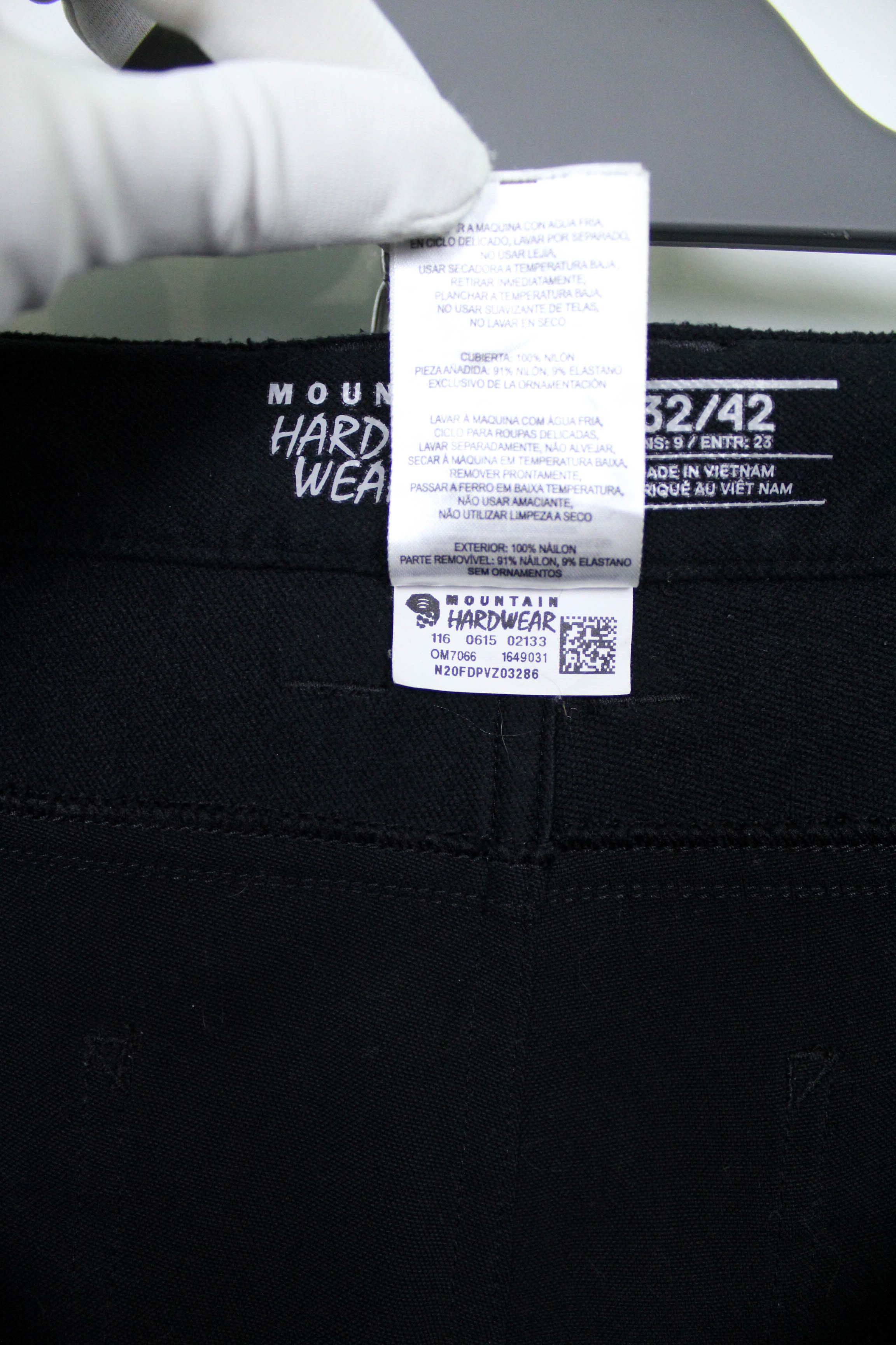 Mountain Hardwear Mountain Hardwear Black Utility Hiking Tech Cargo Shorts Size US 32 / EU 48 - 9 Thumbnail