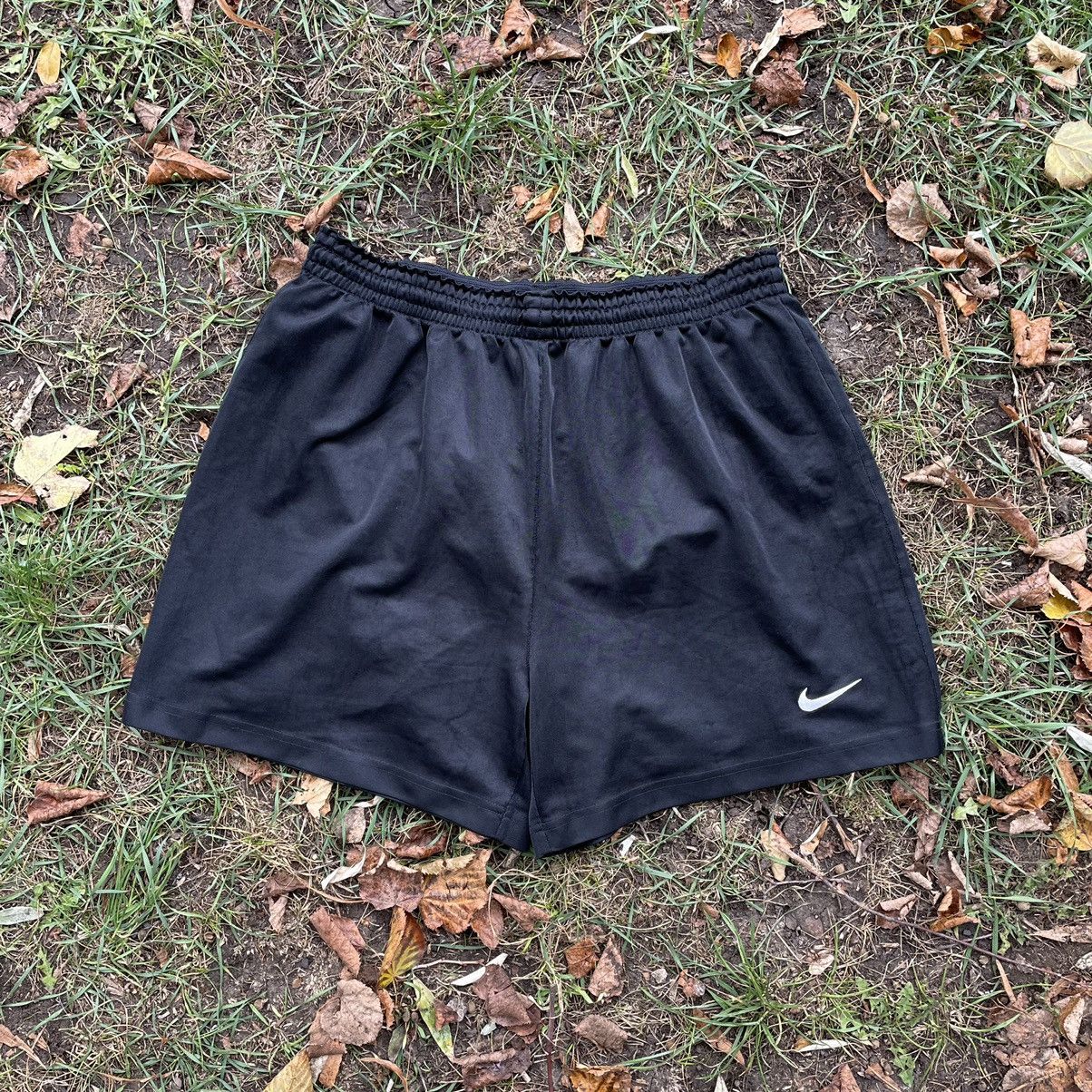 Vintage Vintage Nike Swoosh Logo Shorts Y2K Streetwear Skate Boxy 34 Size US 34 / EU 50 - 1 Thumbnail