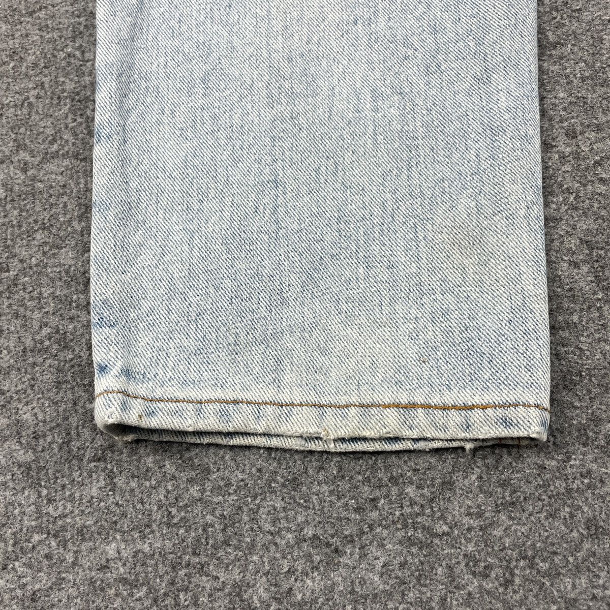 Levi's × Vintage Vintage Levi's 550 Distressed Light Wash wc-225 Size US 33 - 8 Thumbnail