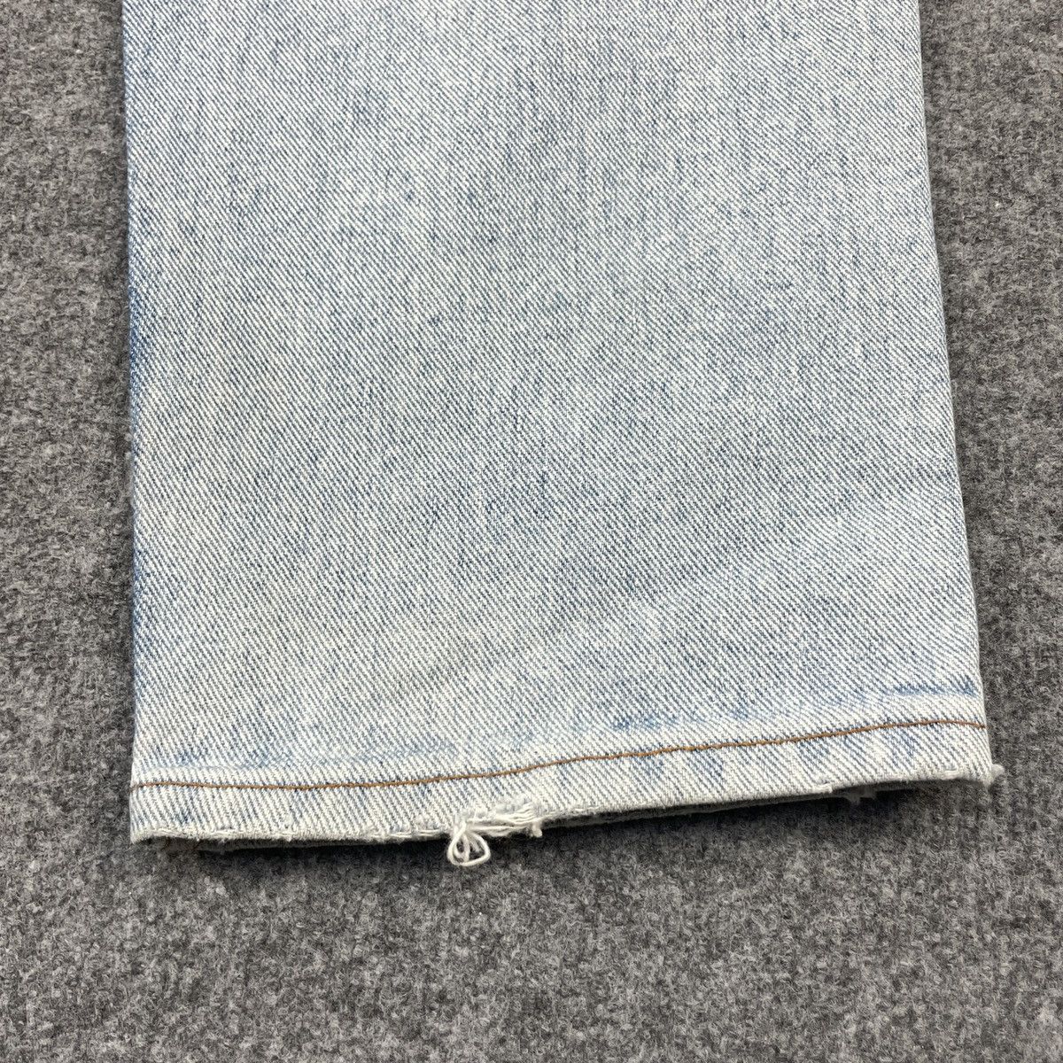 Levi's × Vintage Vintage Levi's 550 Distressed Light Wash wc-225 Size US 33 - 9 Thumbnail