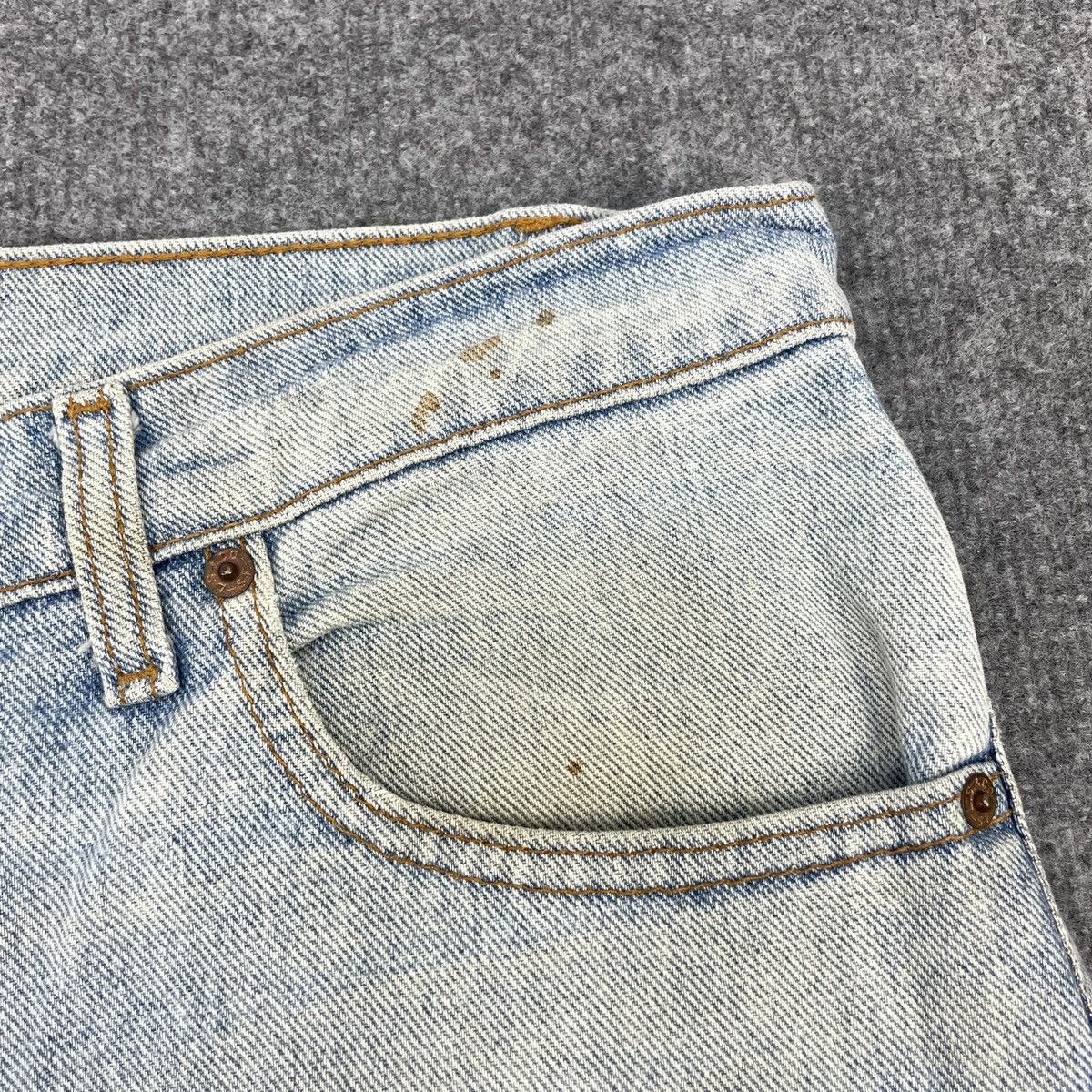 Levi's × Vintage Vintage Levi's 550 Distressed Light Wash wc-225 Size US 33 - 5 Thumbnail