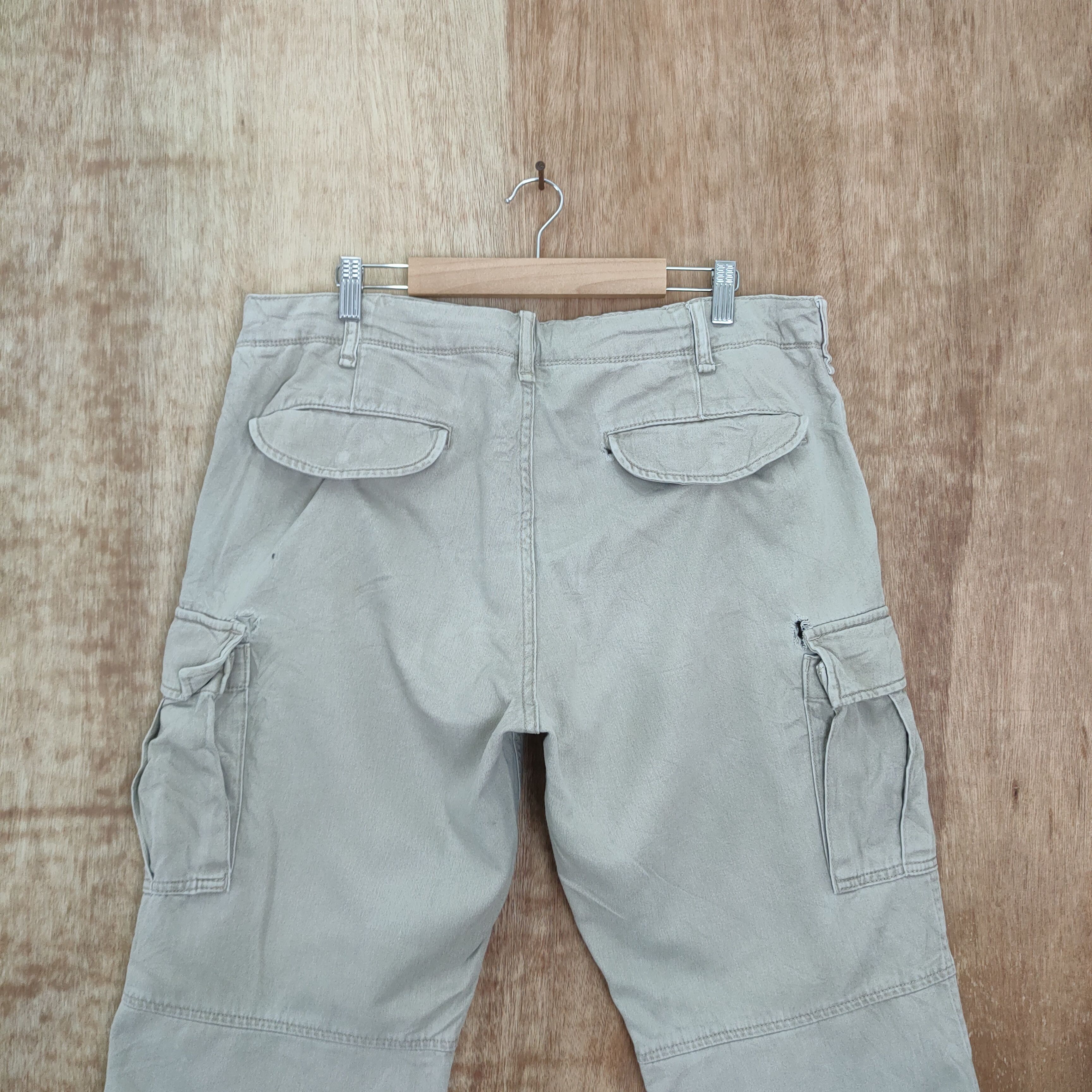 Japanese Brand × Vintage JAPANESE BRAND FADED LIGHT GREY DISTRESSED CARGO PANTS Size US 36 / EU 52 - 6 Thumbnail