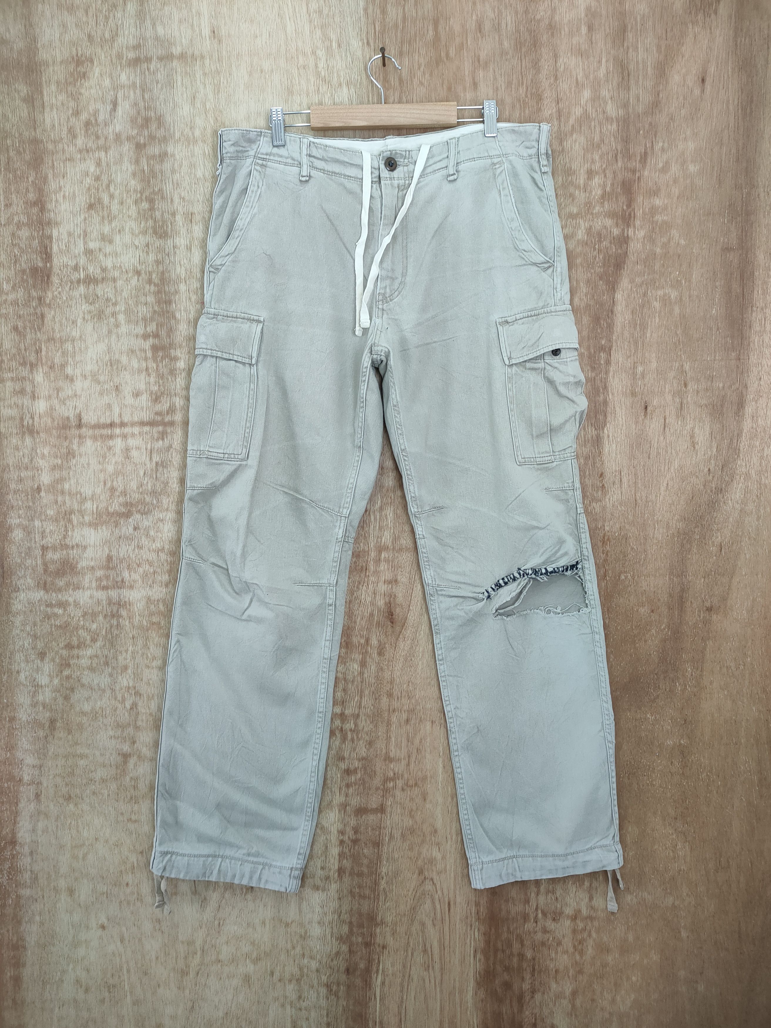 Japanese Brand × Vintage JAPANESE BRAND FADED LIGHT GREY DISTRESSED CARGO PANTS Size US 36 / EU 52 - 1 Thumbnail