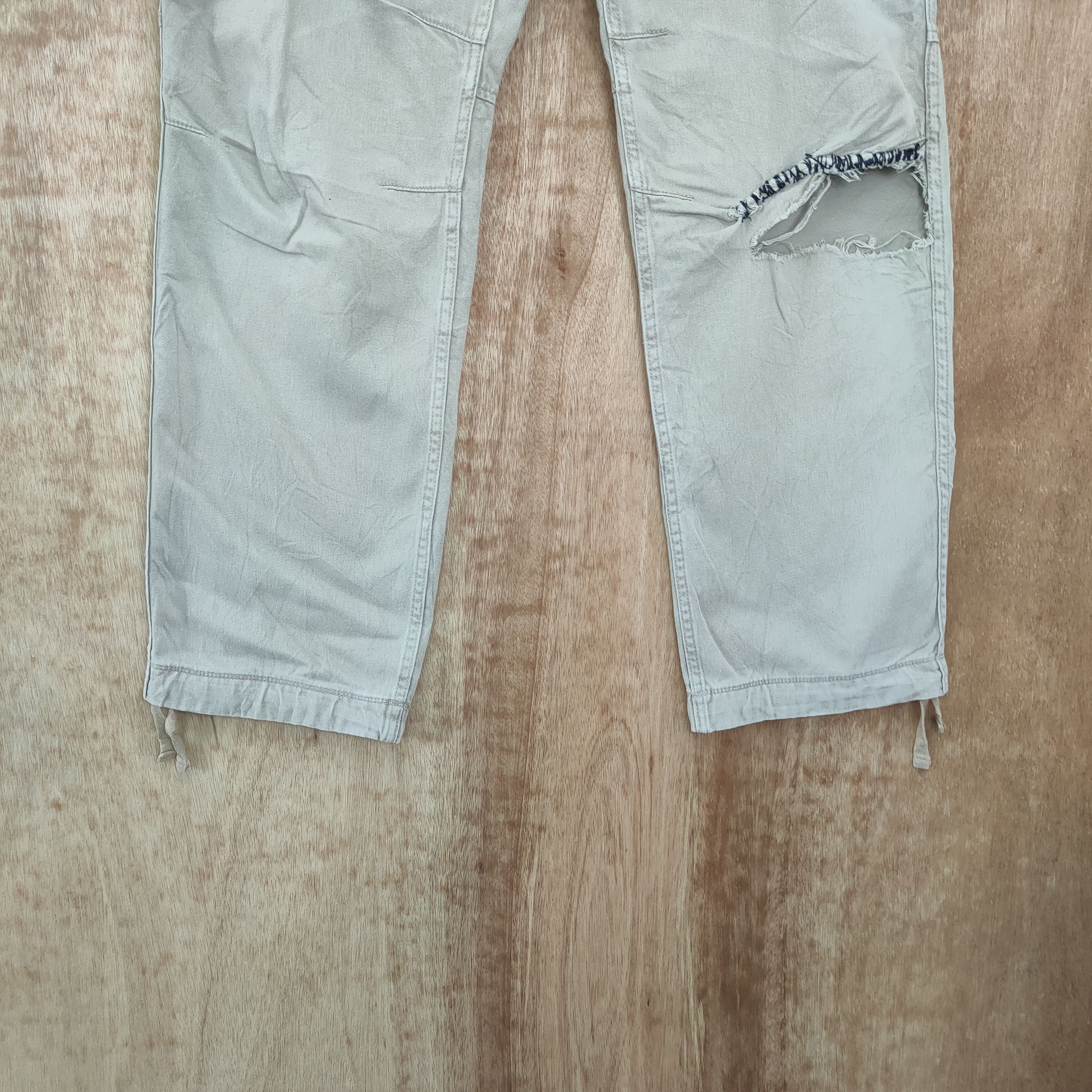 Japanese Brand × Vintage JAPANESE BRAND FADED LIGHT GREY DISTRESSED CARGO PANTS Size US 36 / EU 52 - 3 Thumbnail
