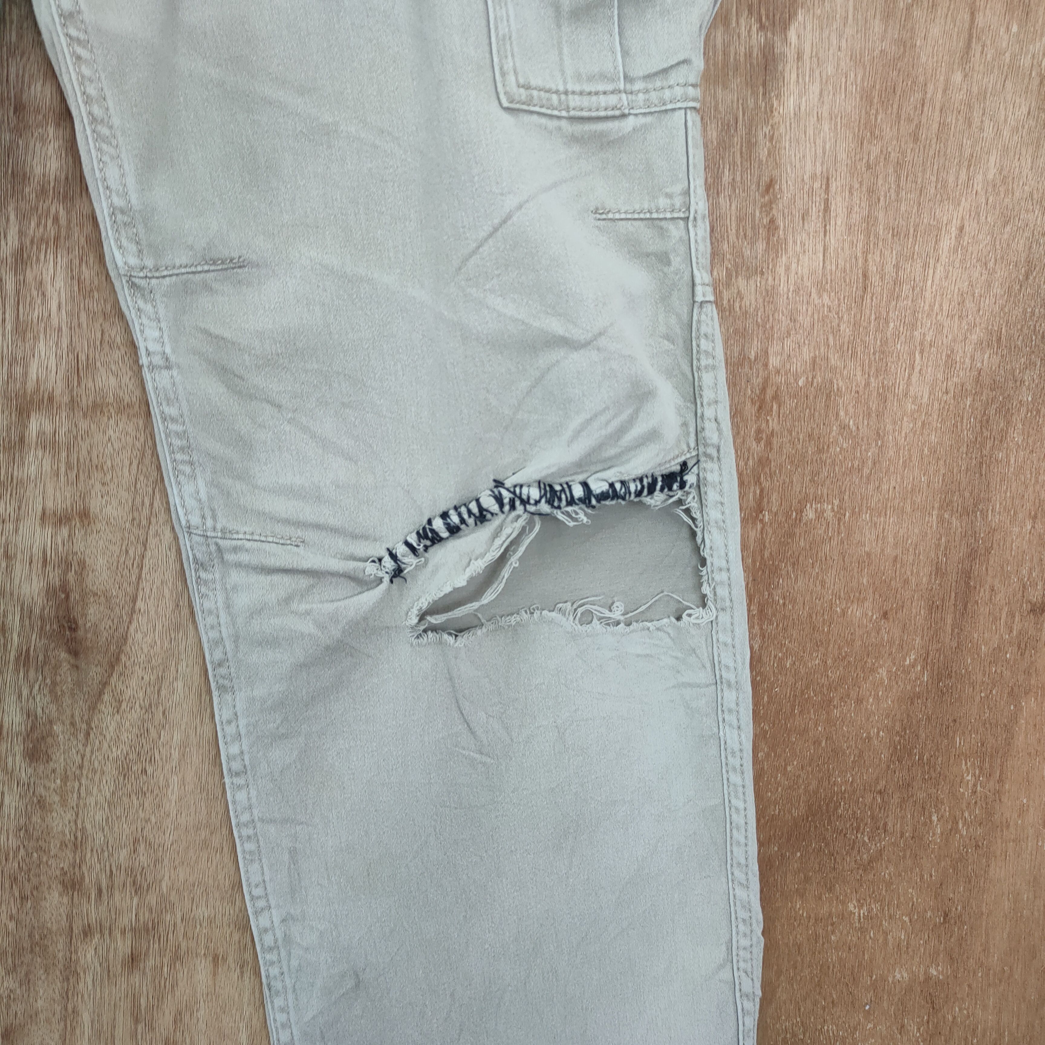 Japanese Brand × Vintage JAPANESE BRAND FADED LIGHT GREY DISTRESSED CARGO PANTS Size US 36 / EU 52 - 9 Thumbnail
